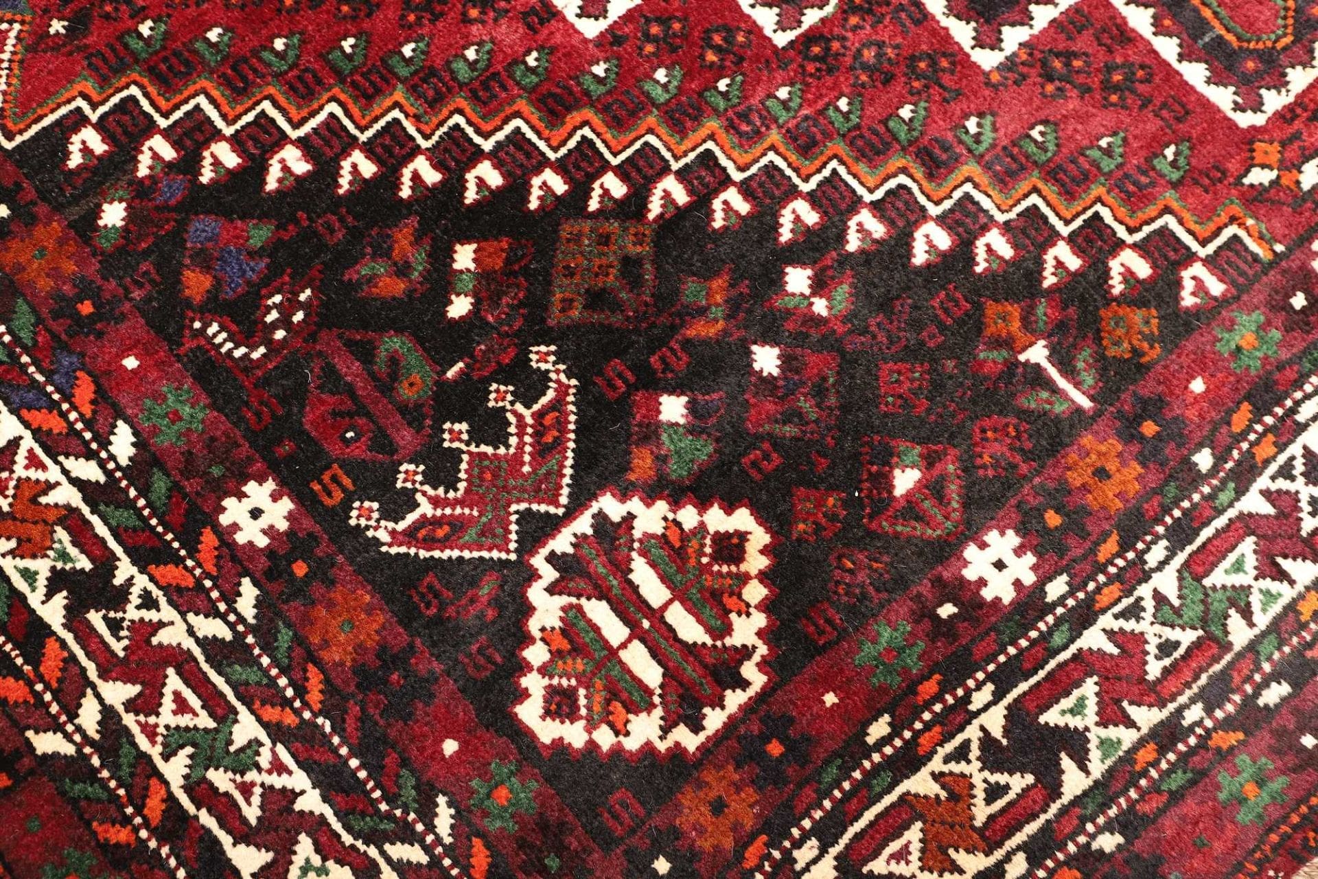 Hand-Knotted Shiraz Persian Rug, 189 × 260 cm, Wool - Image 6