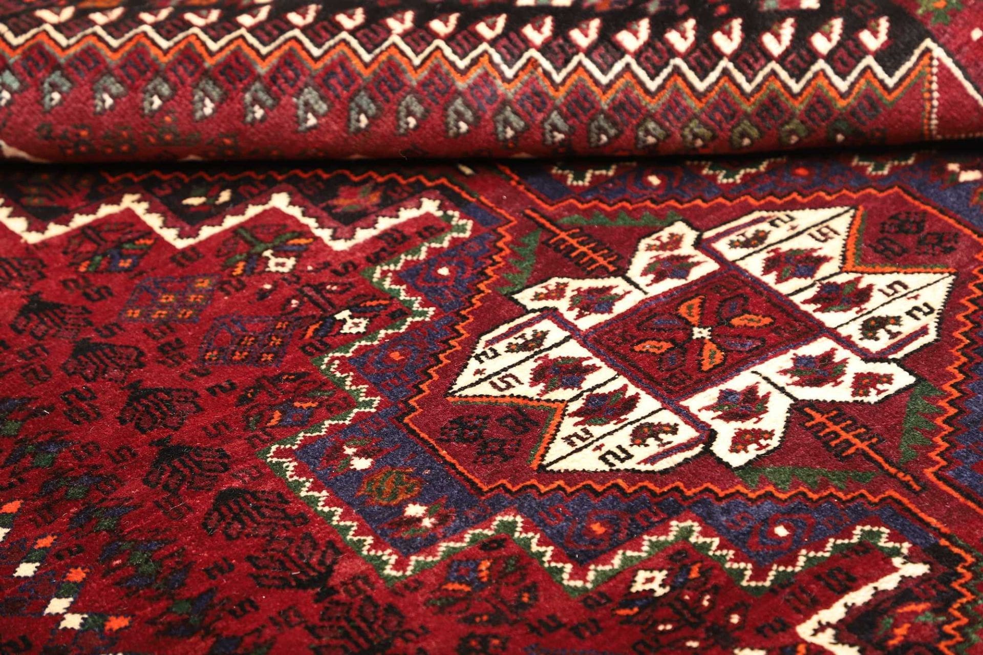 Hand-Knotted Shiraz Persian Rug, 189 × 260 cm, Wool - Image 10