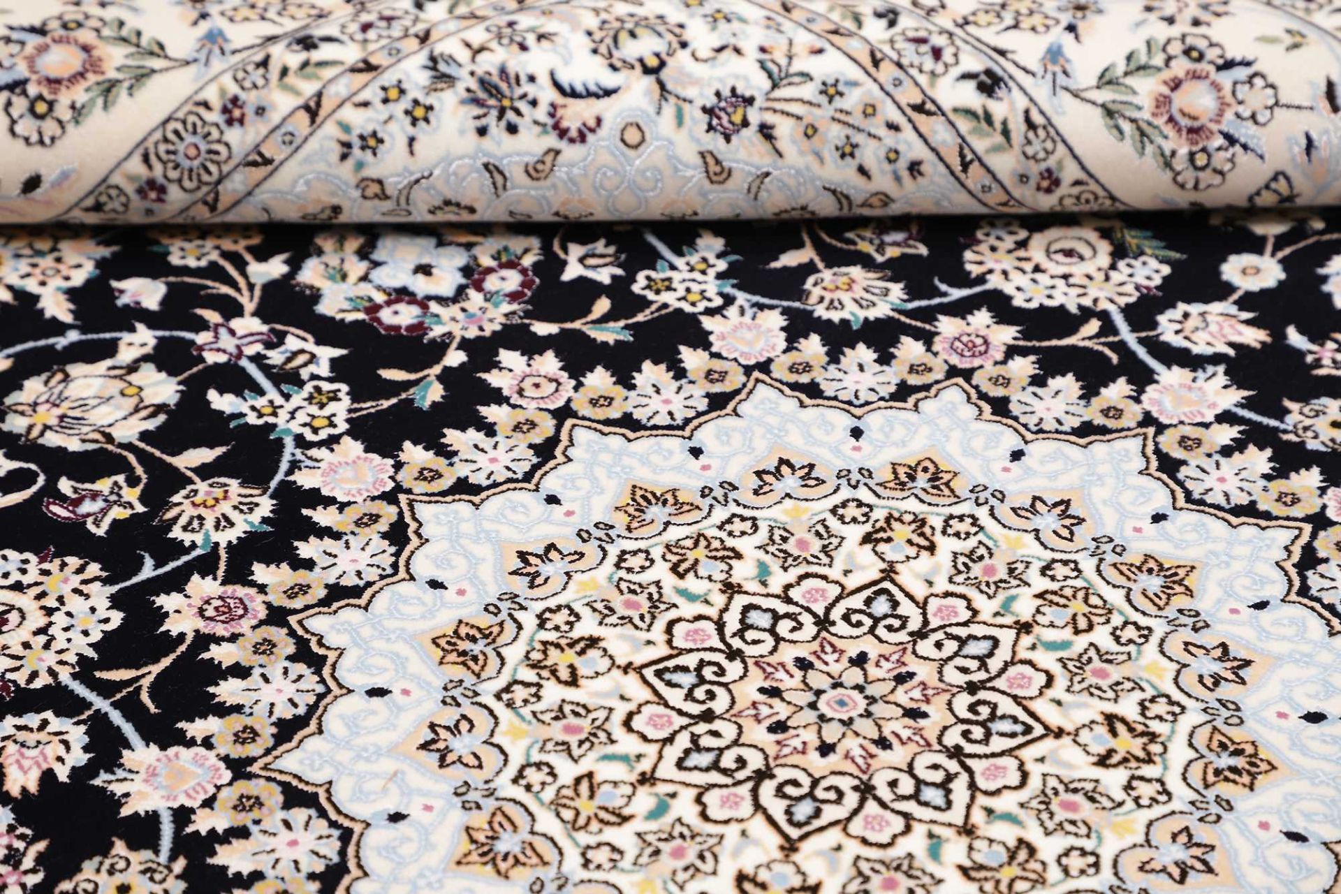 Nain Persian Rug 165 × 246 cm in Wool, hand-knotted - Image 11