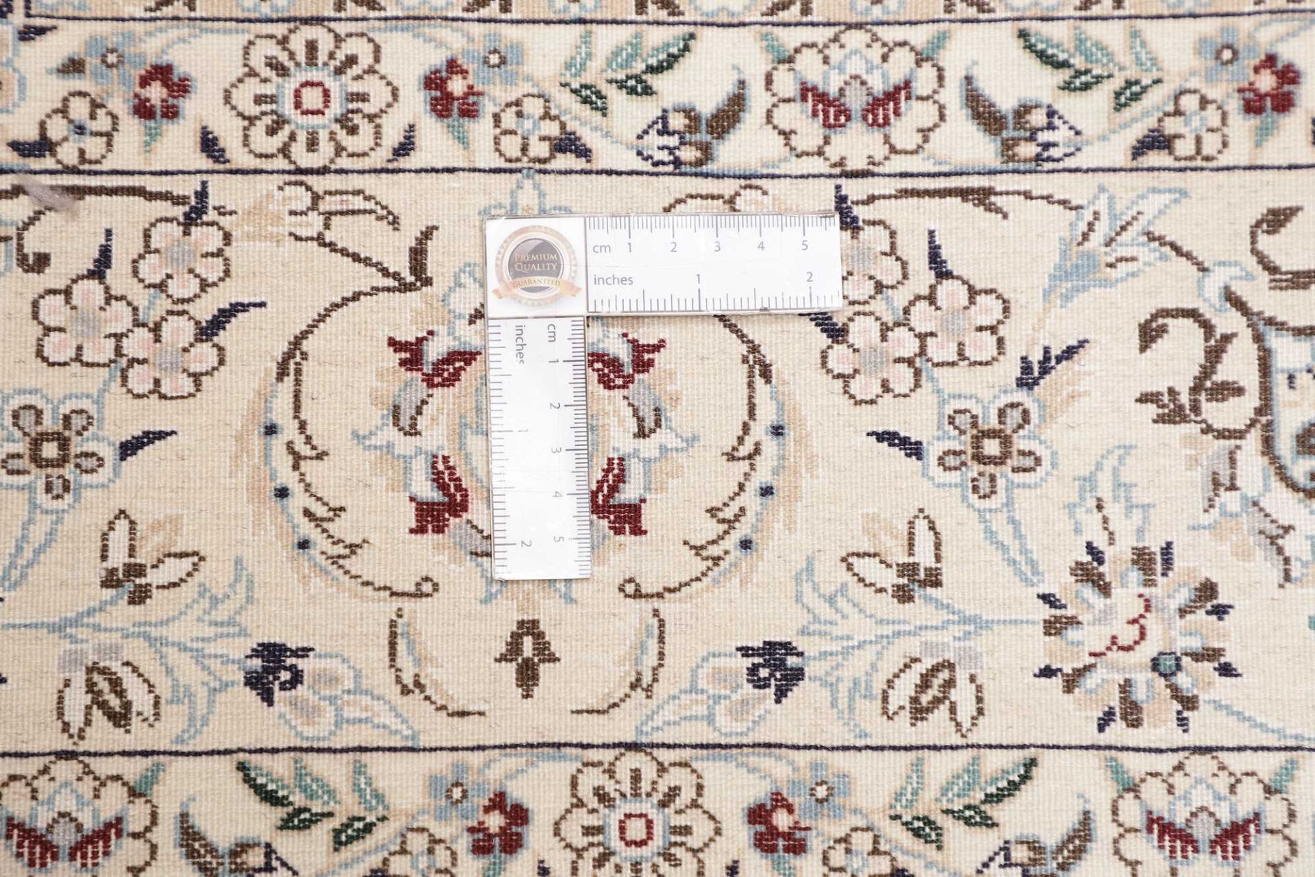 Nain Persian Rug 165 × 246 cm in Wool, hand-knotted - Image 12