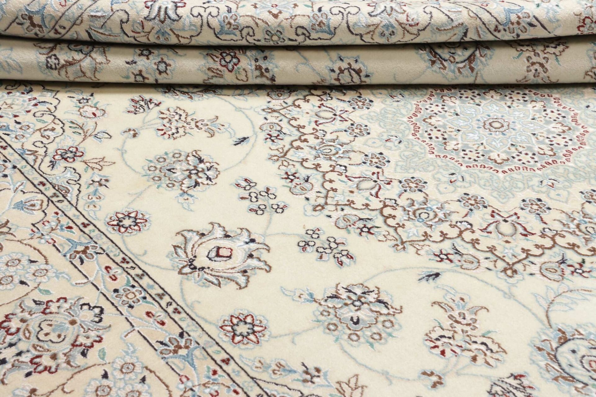 Nain Persian Rug 196 × 312 cm in Wool, hand-knotted - Image 11