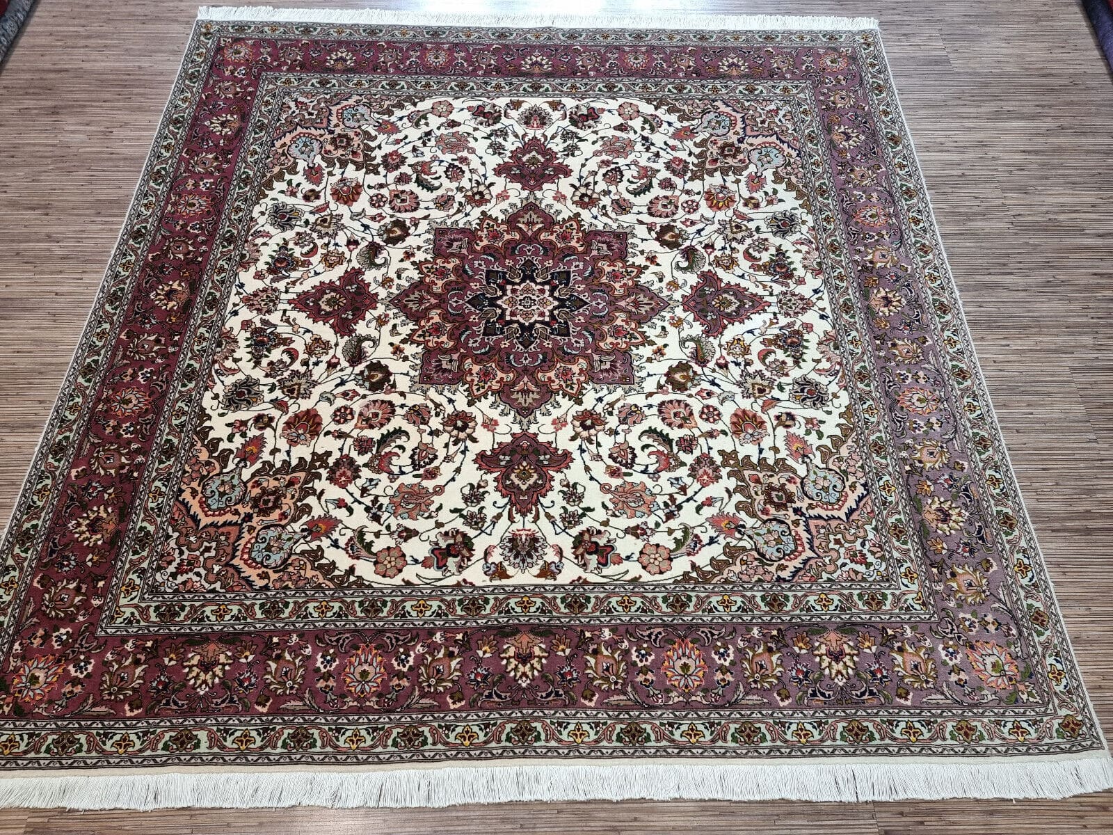 Tabriz Persian Rug 198 × 196 cm in Wool, hand-knotted