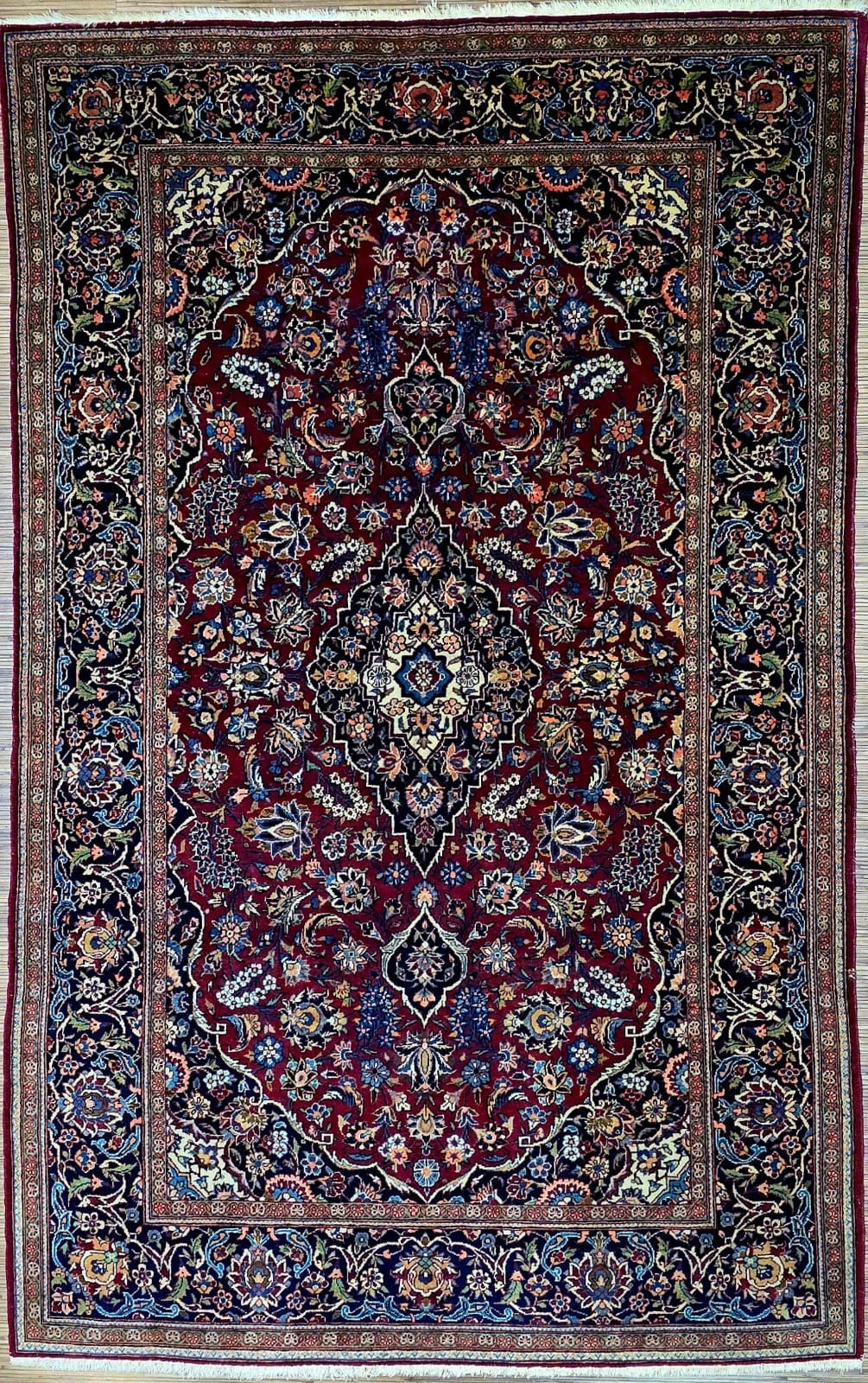 Hand-Knotted Kashan Persian Rug, 215 × 134 cm