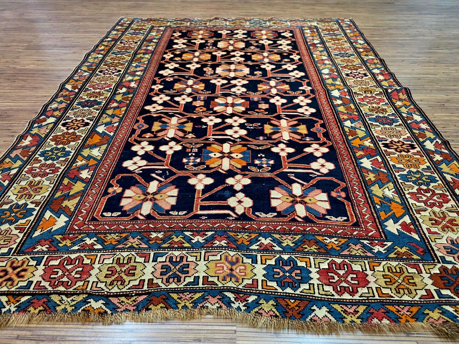 Wool Kazak Oriental Rug 168 × 130 cm, hand-knotted - Image 5