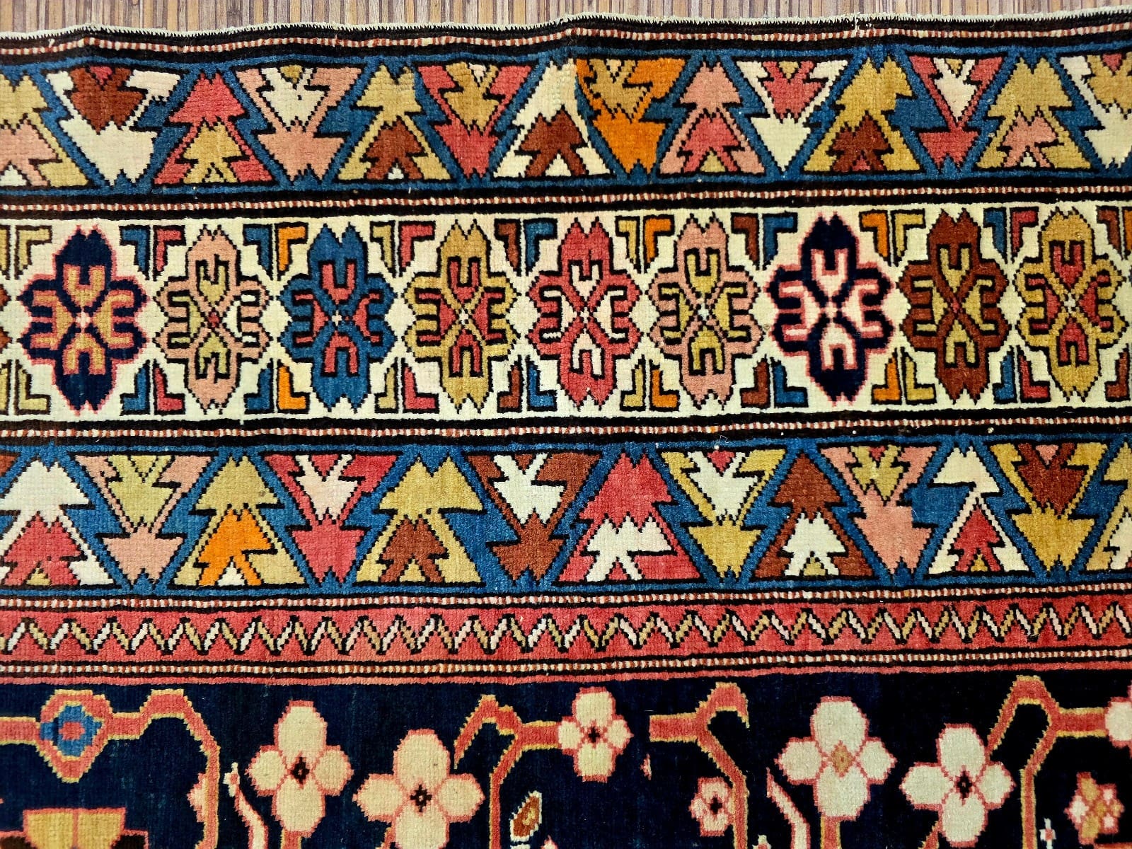 Wool Kazak Oriental Rug 168 × 130 cm, hand-knotted - Image 10