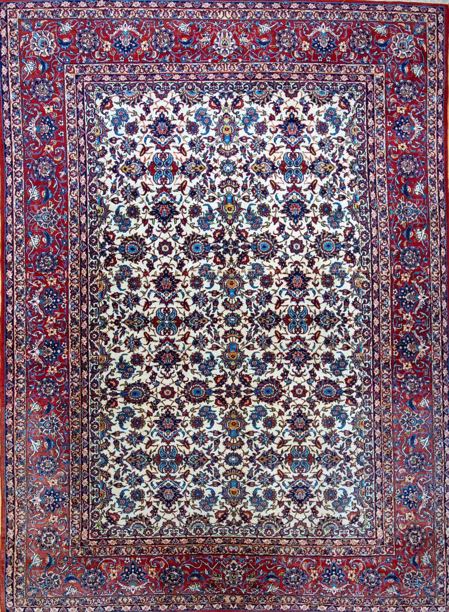 Isfahan Persian Rug 311 × 223 cm in Wool, hand-knotted