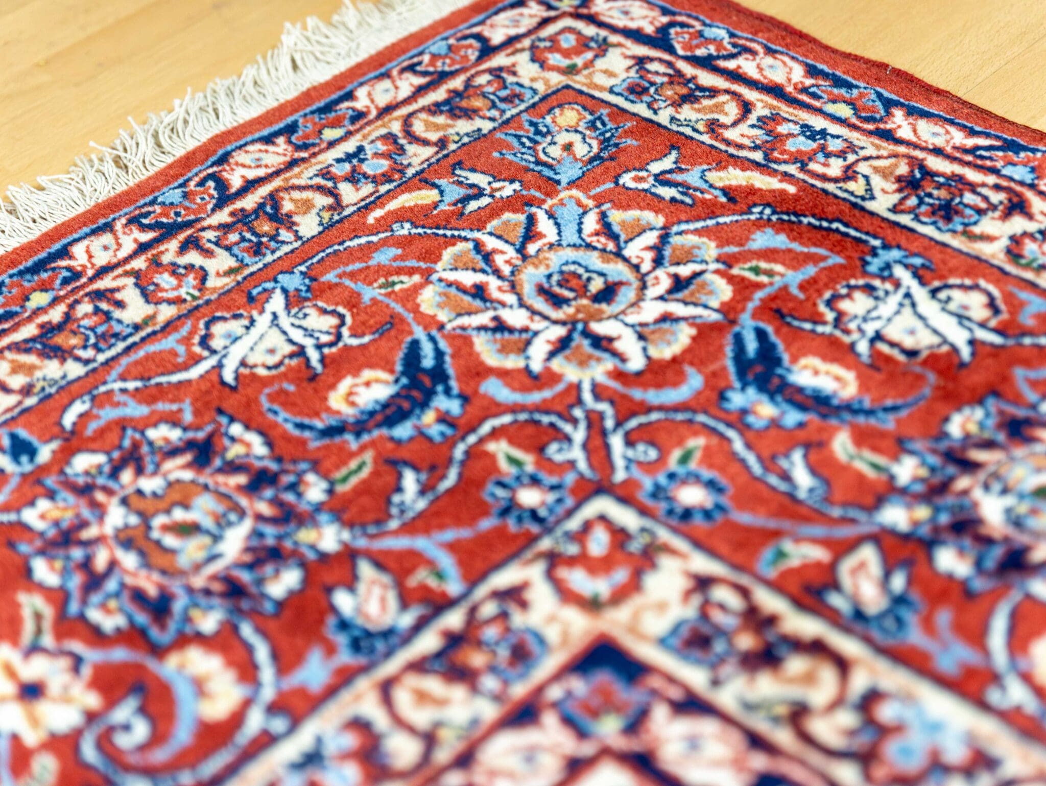Isfahan Persian Rug 311 × 223 cm in Wool, hand-knotted - Image 13