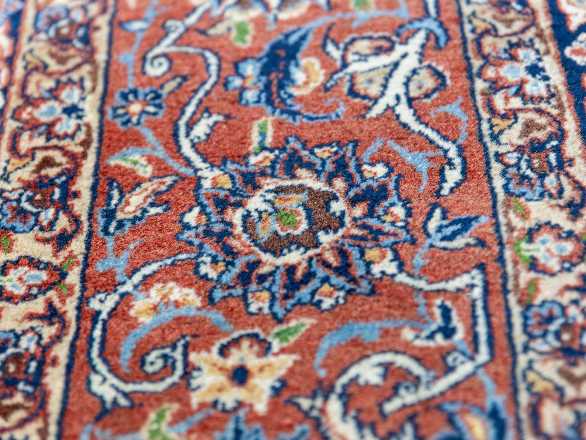 Isfahan Persian Rug 311 × 223 cm in Wool, hand-knotted - Image 16