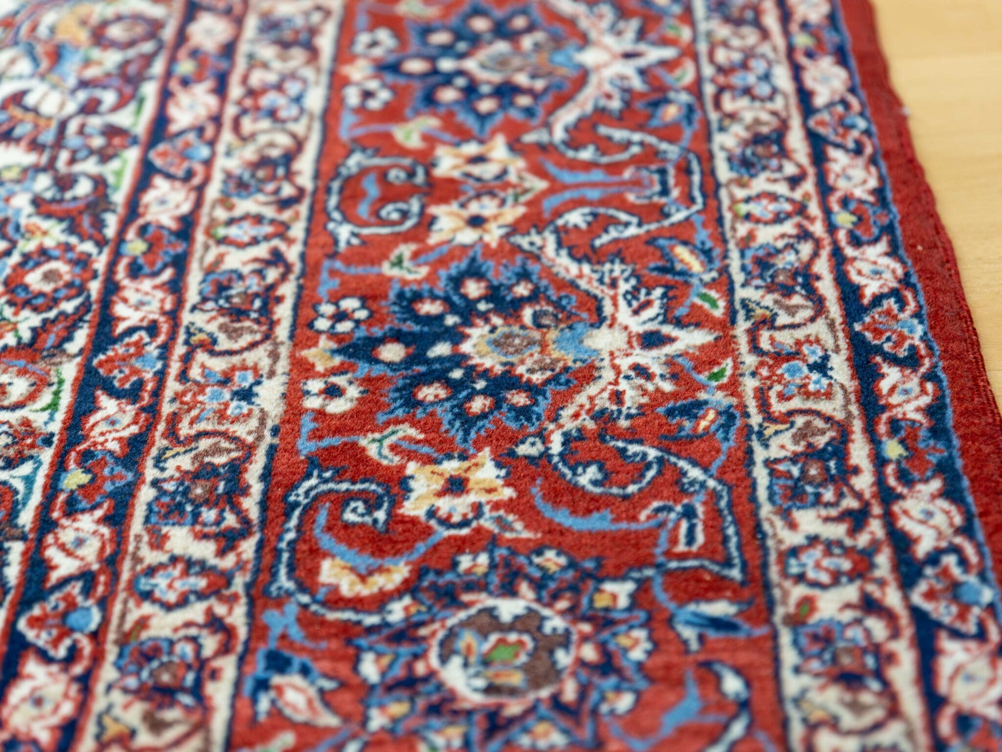 Isfahan Persian Rug 311 × 223 cm in Wool, hand-knotted - Image 17