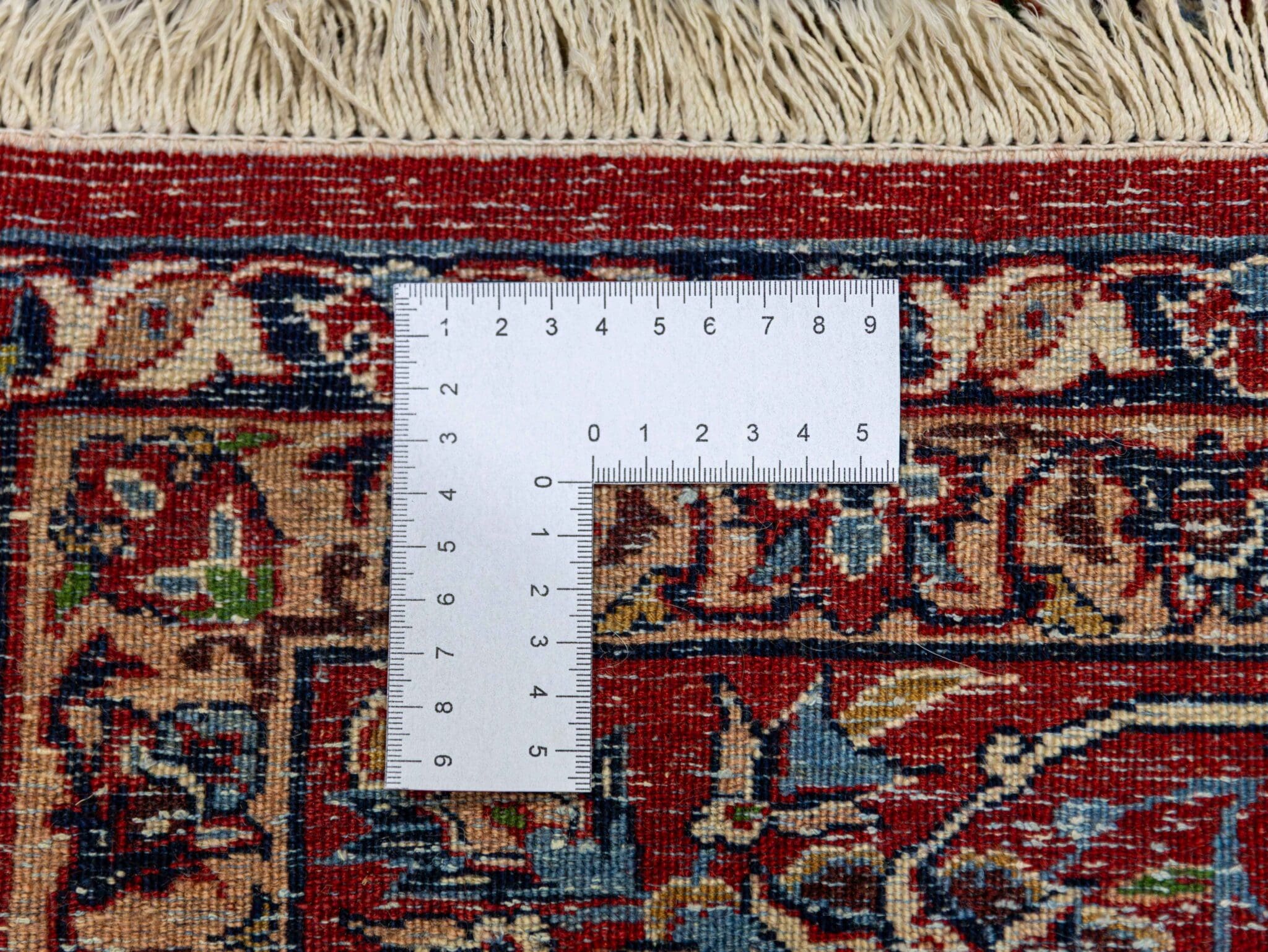 Isfahan Persian Rug 311 × 223 cm in Wool, hand-knotted - Image 10