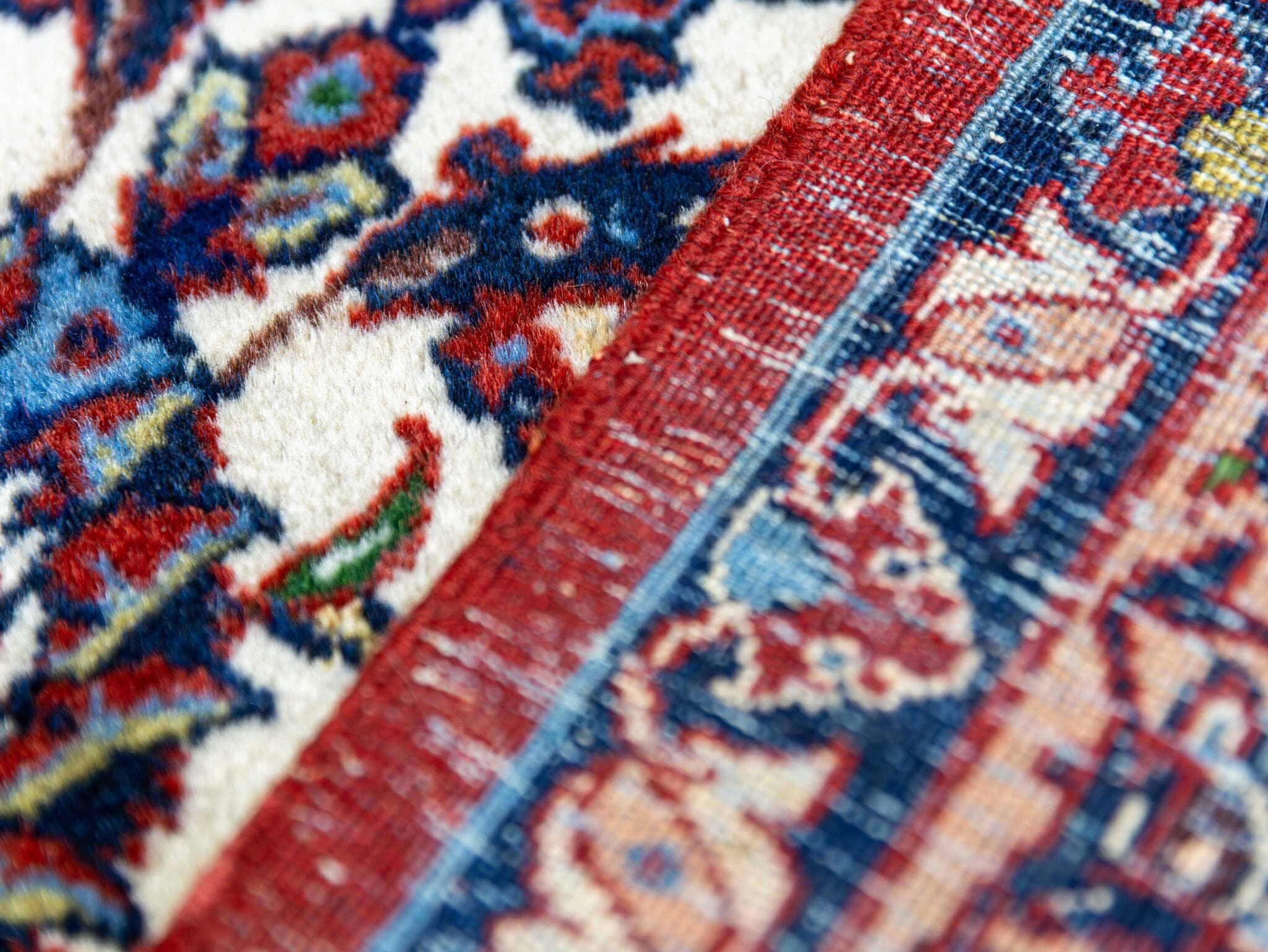 Isfahan Persian Rug 311 × 223 cm in Wool, hand-knotted - Image 5