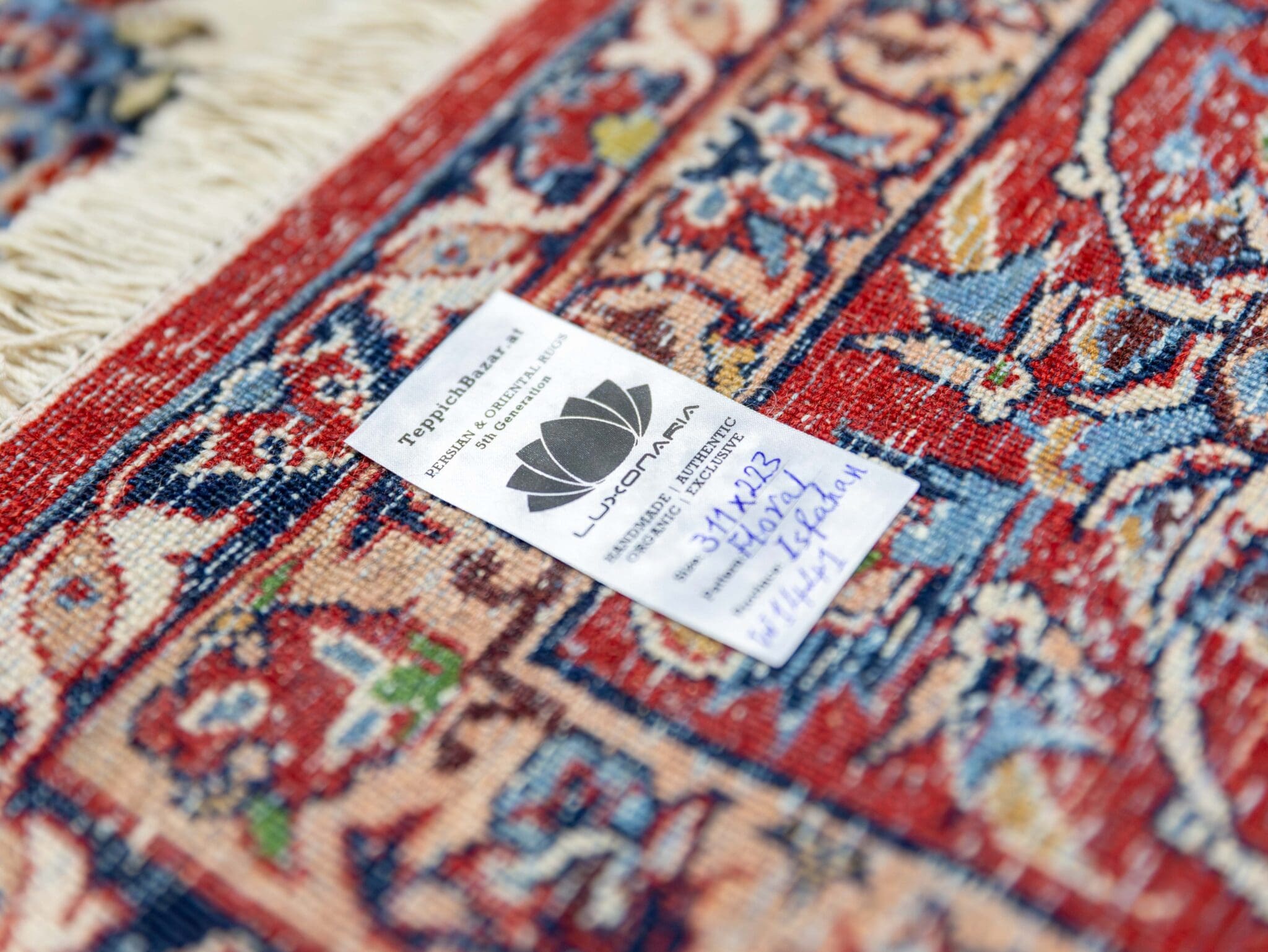 Isfahan Persian Rug 311 × 223 cm in Wool, hand-knotted - Image 7