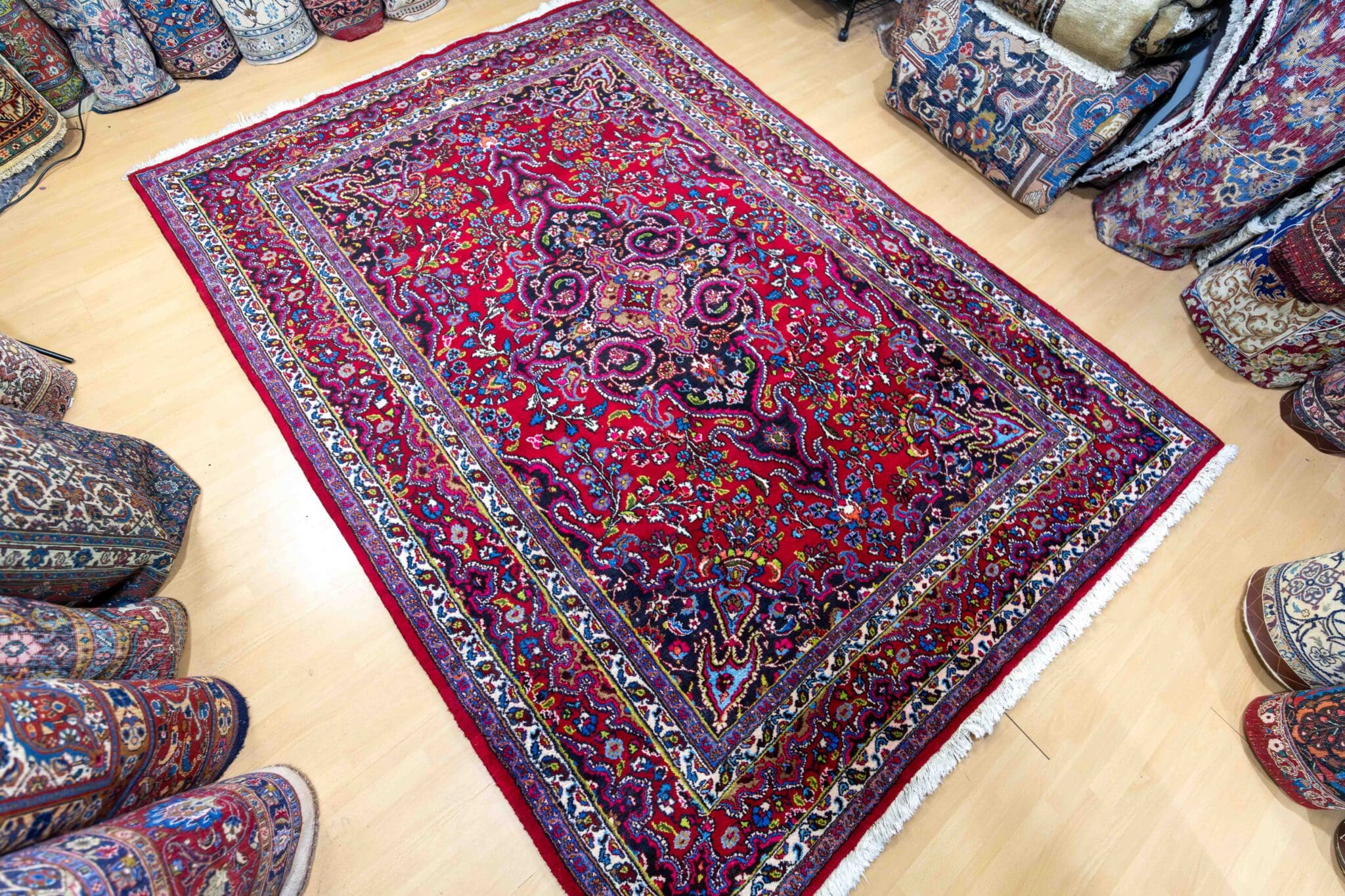 Alternative view of Mashhad Persian Rug 293 × 215 cm in Wool, hand-knotted