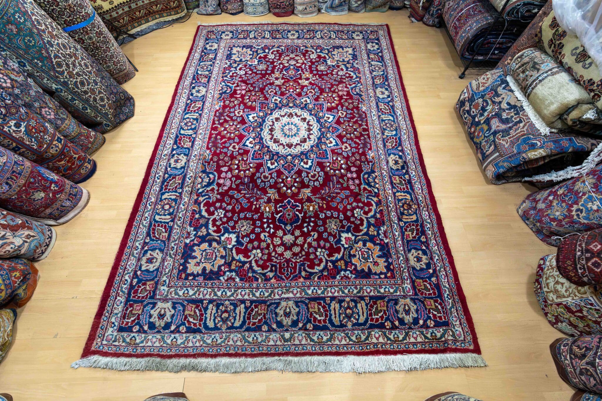 Mashhad Persian Rug 315 × 204 cm in Wool, hand-knotted - Image 4