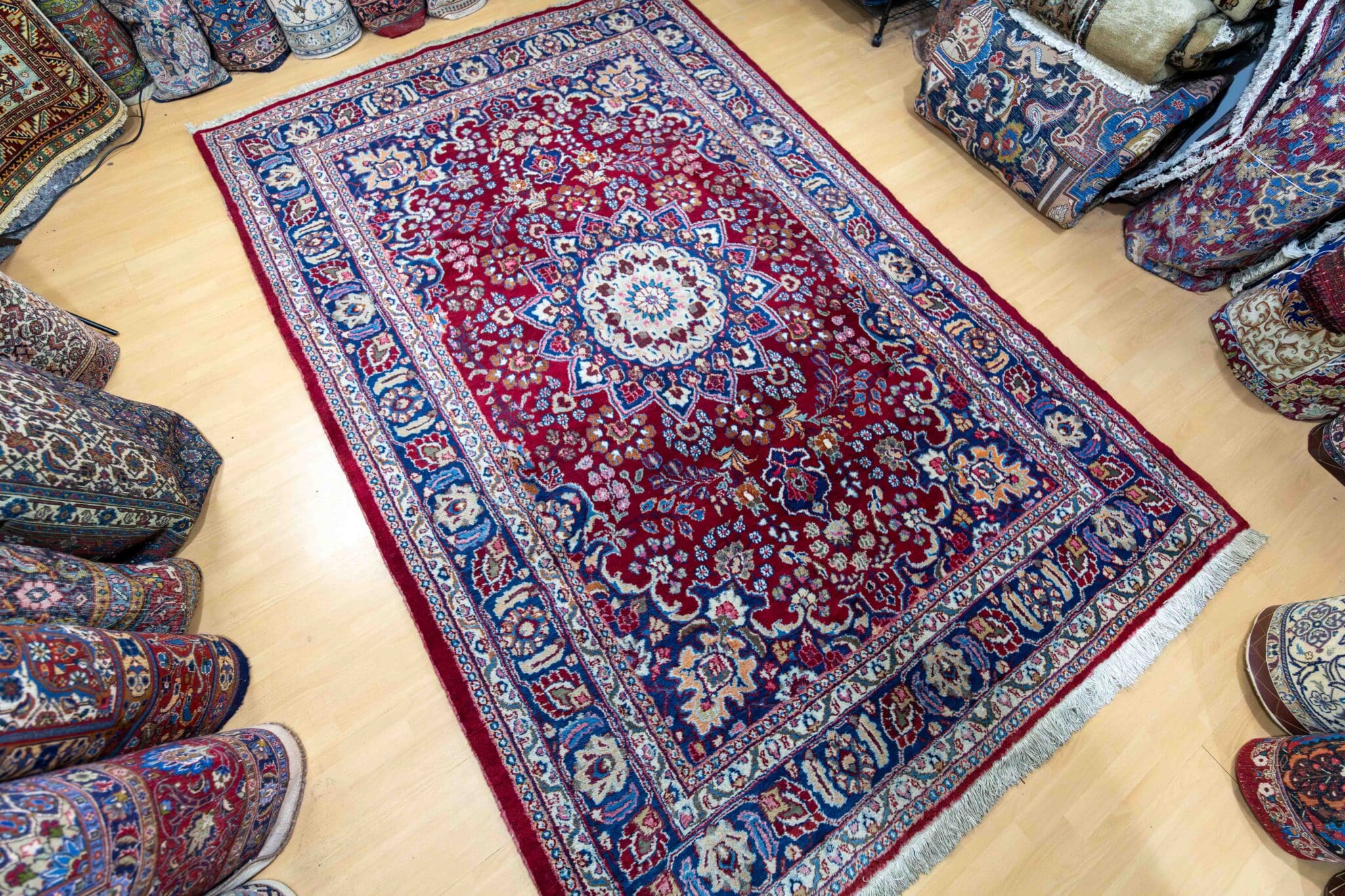 Mashhad Persian Rug 315 × 204 cm in Wool, hand-knotted - Image 3