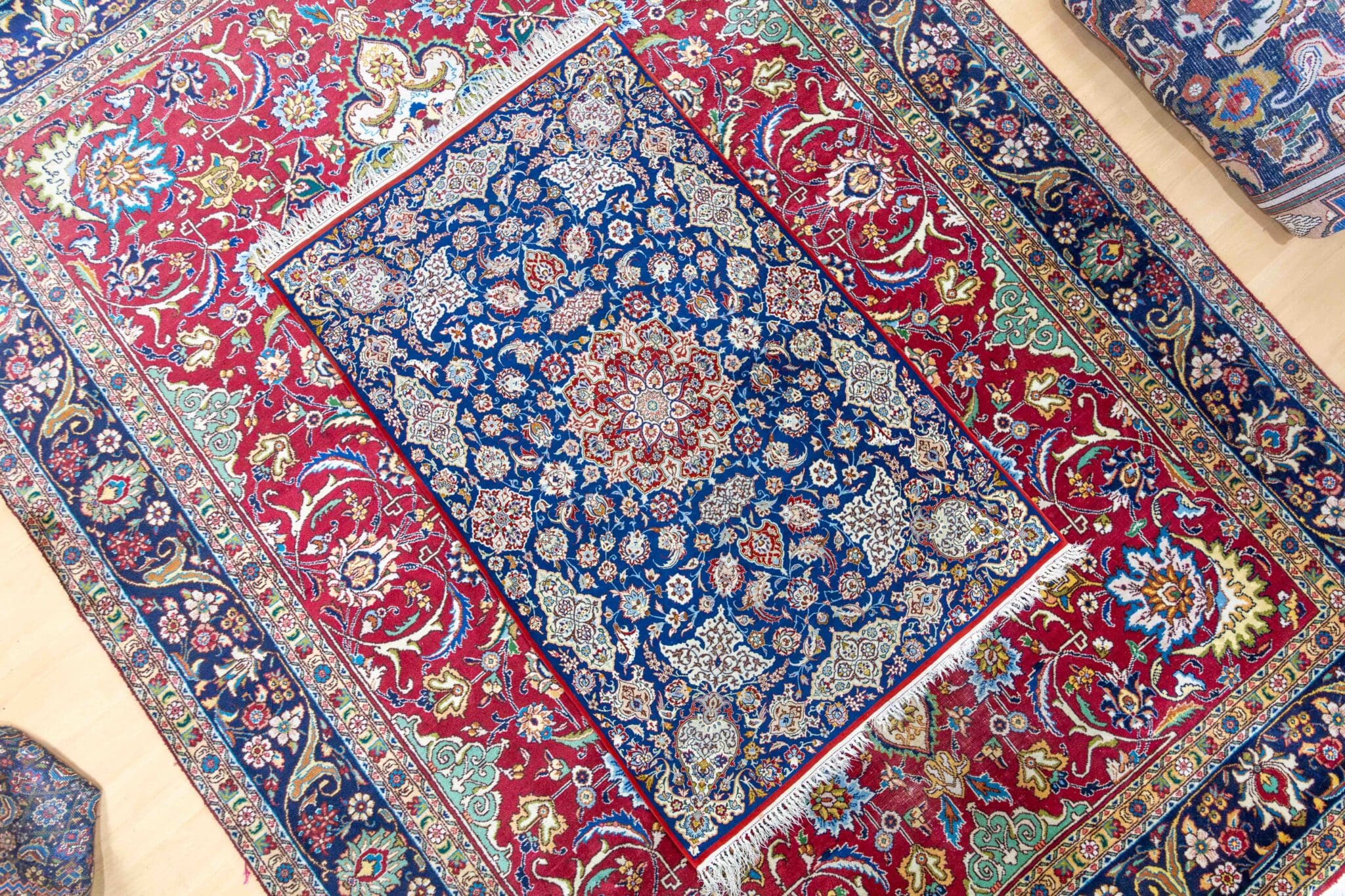 Alternative view of Wool & Silk Isfahan Persian Rug 156 × 102 cm, hand-knotted