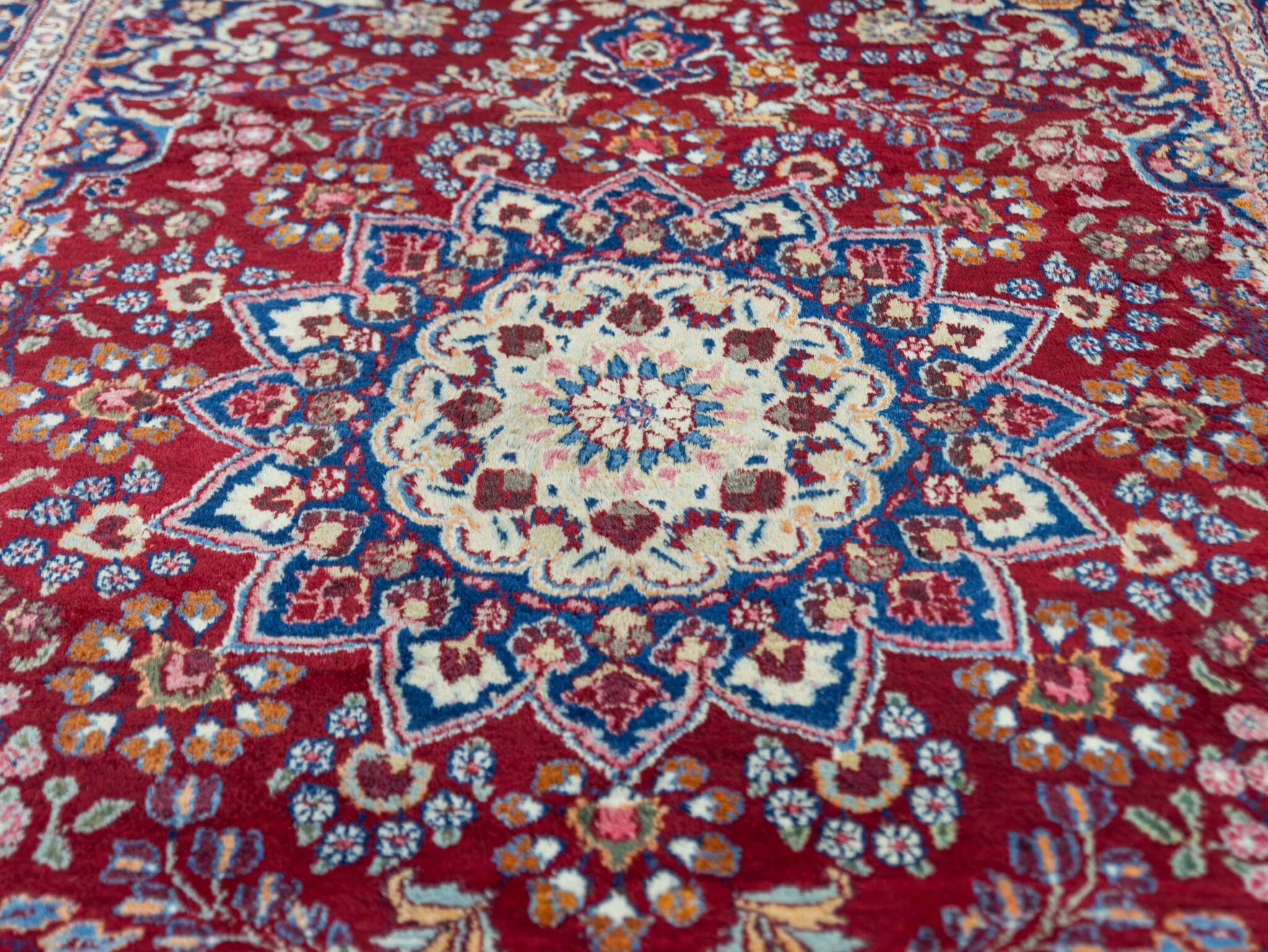 Mashhad Persian Rug 315 × 204 cm in Wool, hand-knotted - Image 7