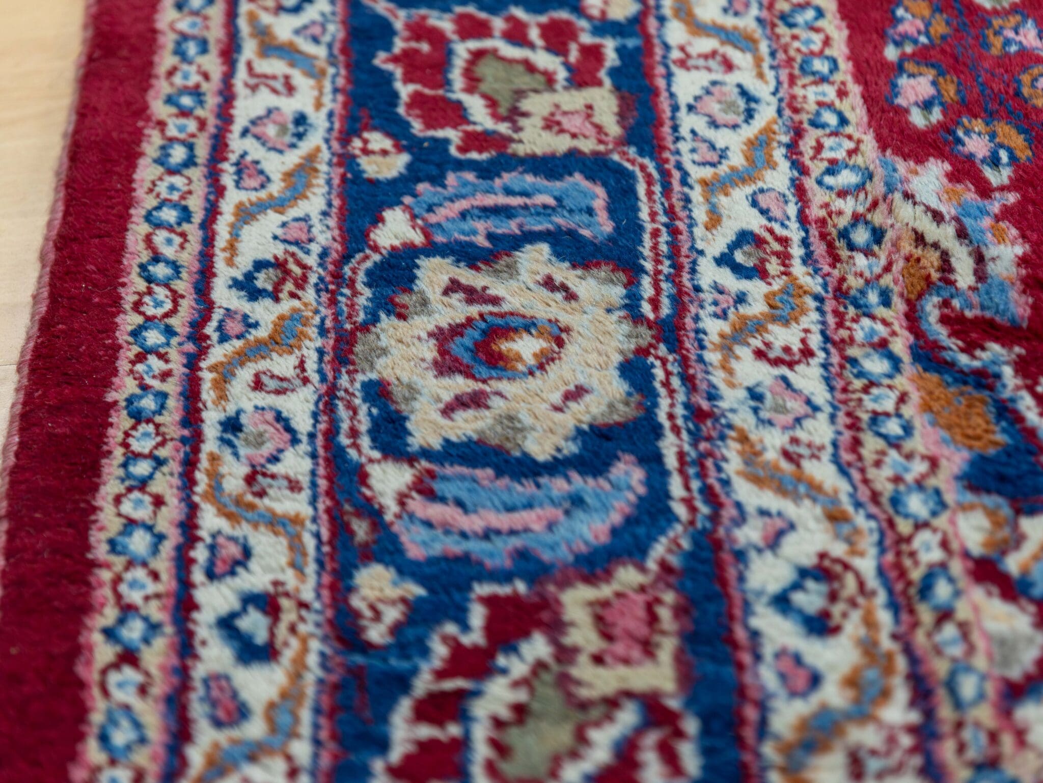 Mashhad Persian Rug 315 × 204 cm in Wool, hand-knotted - Image 12