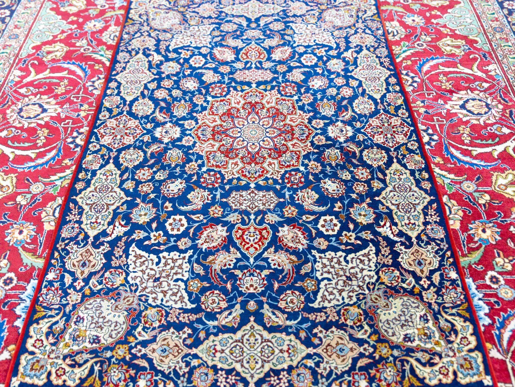 Wool & Silk Isfahan Persian Rug 156 × 102 cm, hand-knotted - Image 10