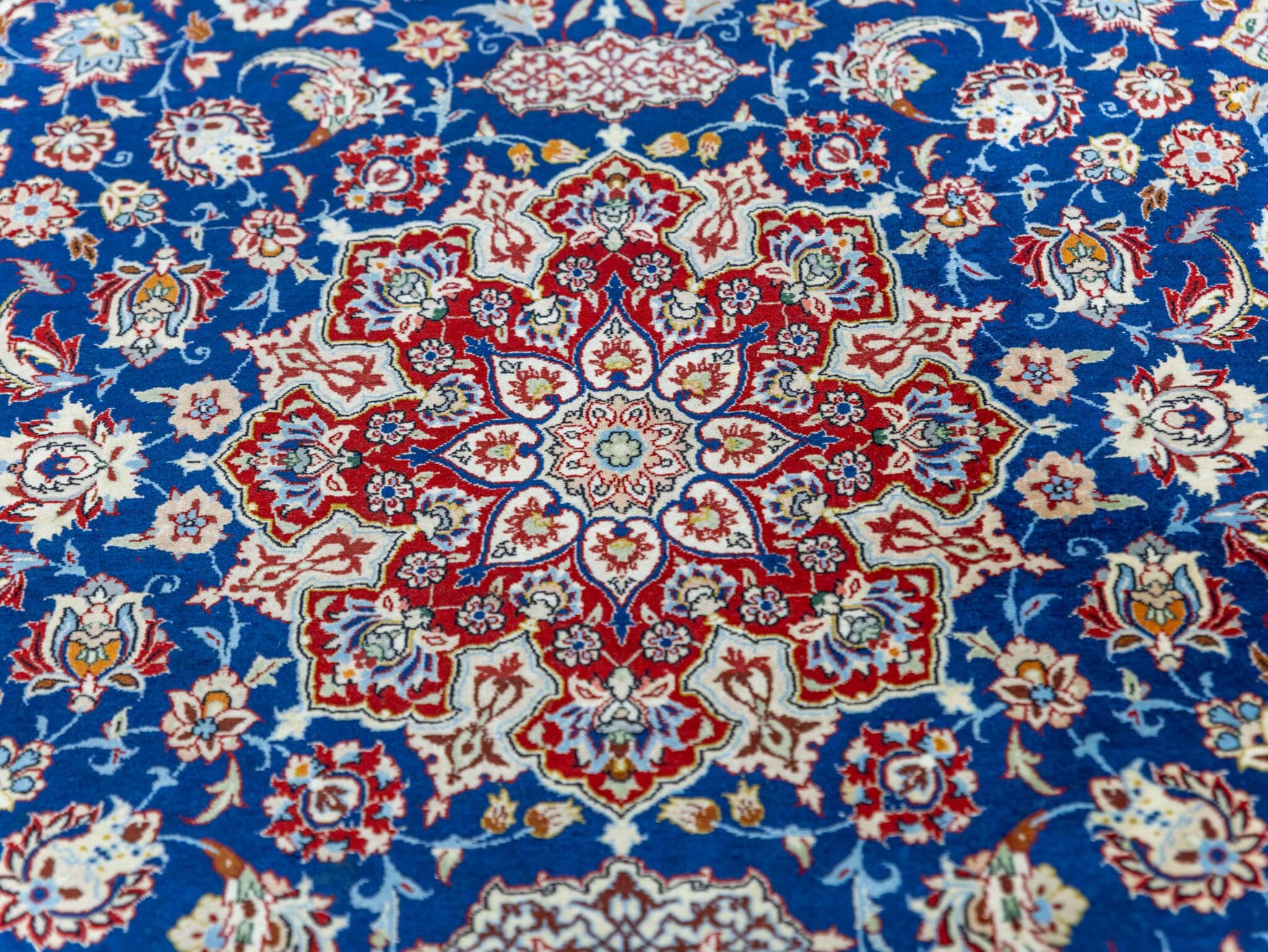 Wool & Silk Isfahan Persian Rug 156 × 102 cm, hand-knotted - Image 19