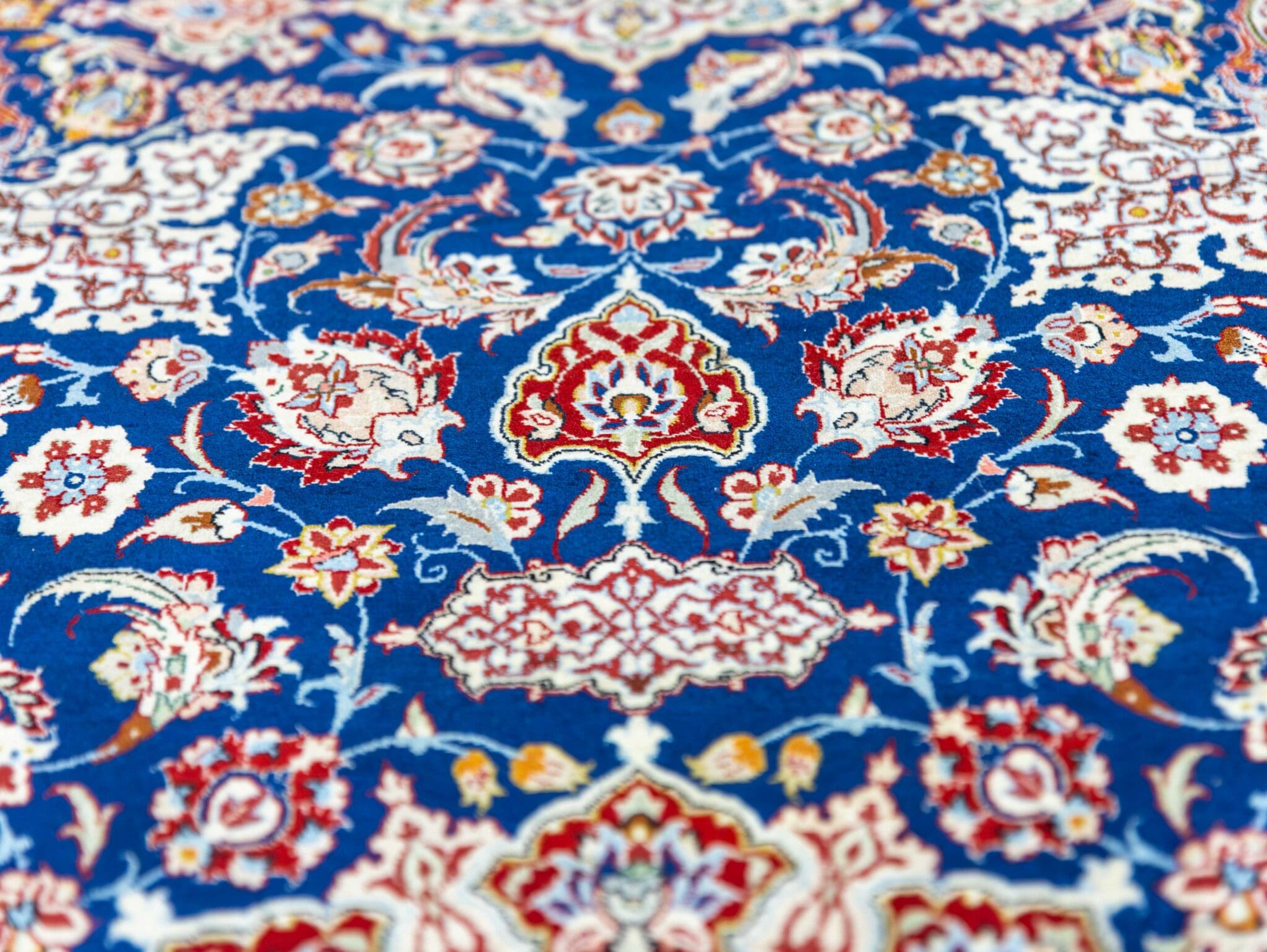 Wool & Silk Isfahan Persian Rug 156 × 102 cm, hand-knotted - Image 17