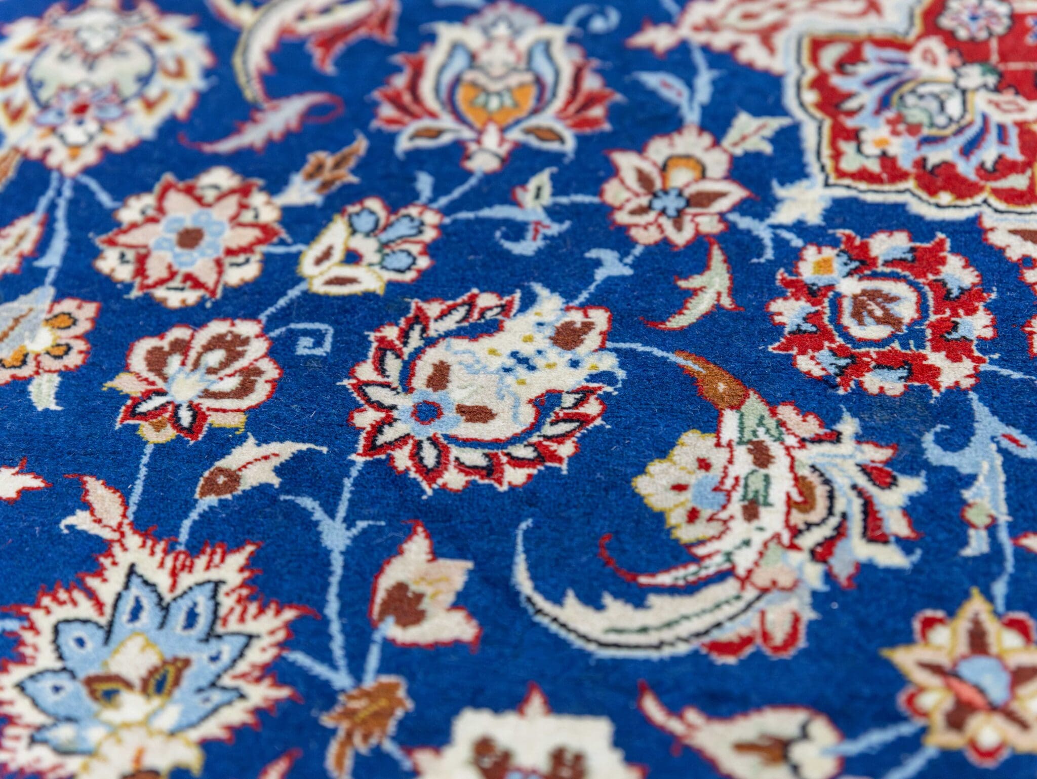 Wool & Silk Isfahan Persian Rug 156 × 102 cm, hand-knotted - Image 15