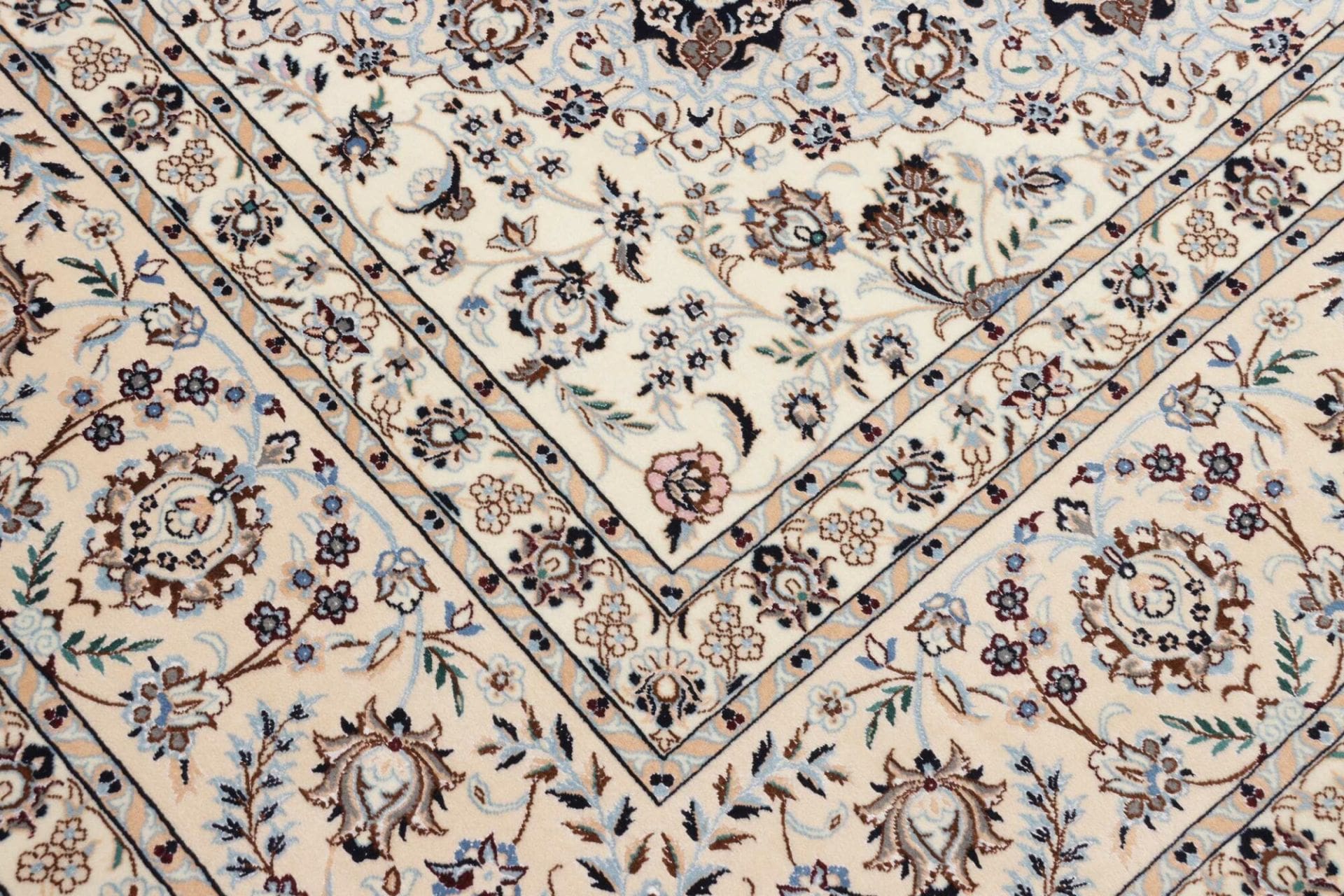 Nain Persian Rug 257 × 368 cm in Wool, hand-knotted - Image 5