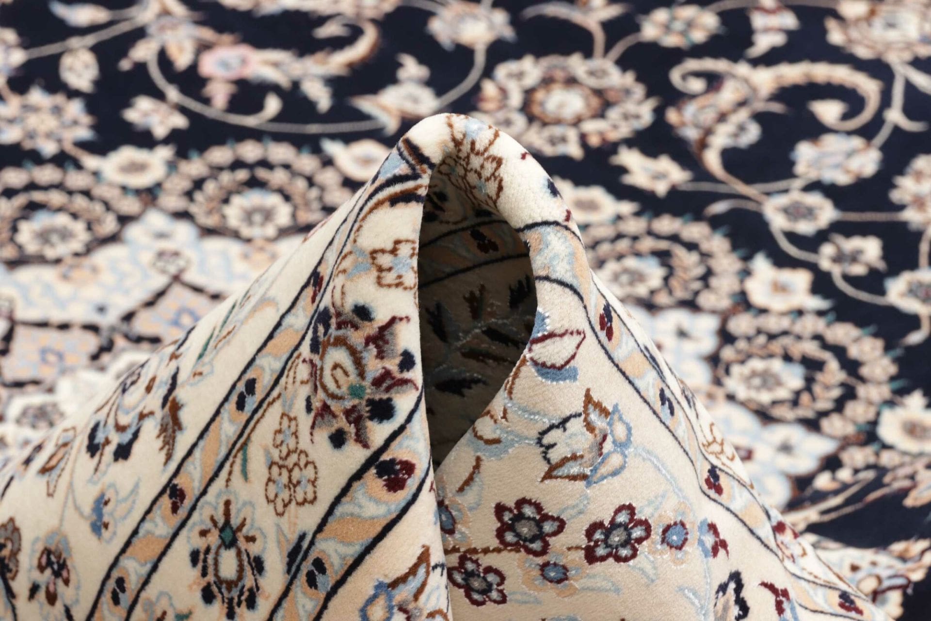 Nain Persian Rug 257 × 368 cm in Wool, hand-knotted - Image 8