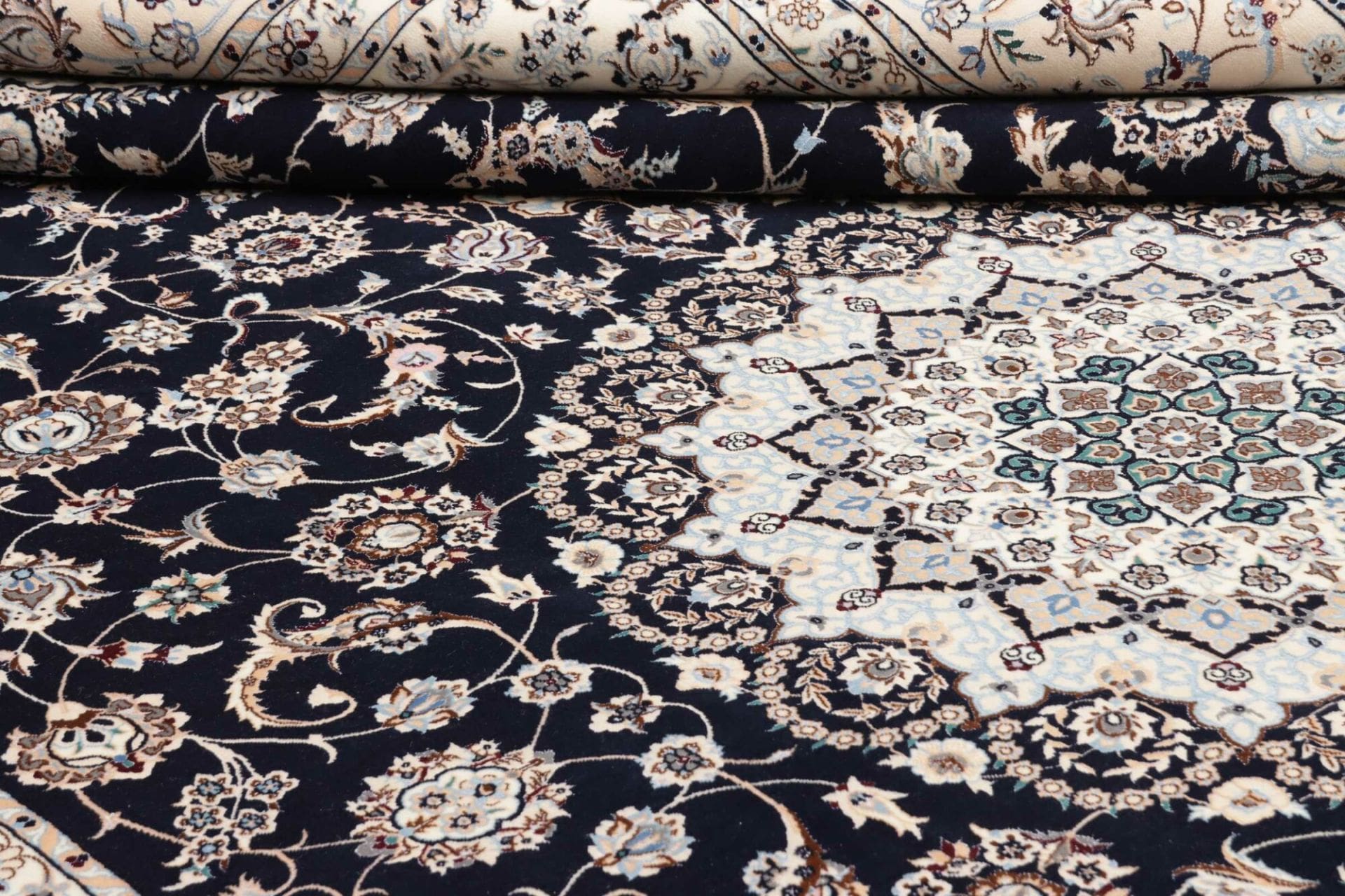 Nain Persian Rug 257 × 368 cm in Wool, hand-knotted - Image 9