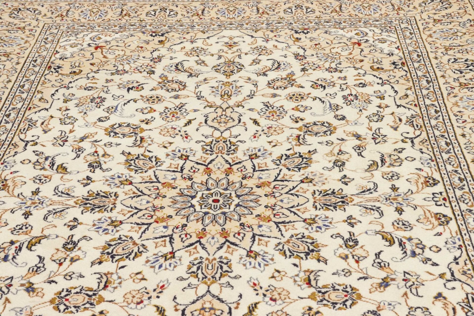Hand-Knotted Kashan Persian Rug, 196 × 304 cm, Wool - Image 8