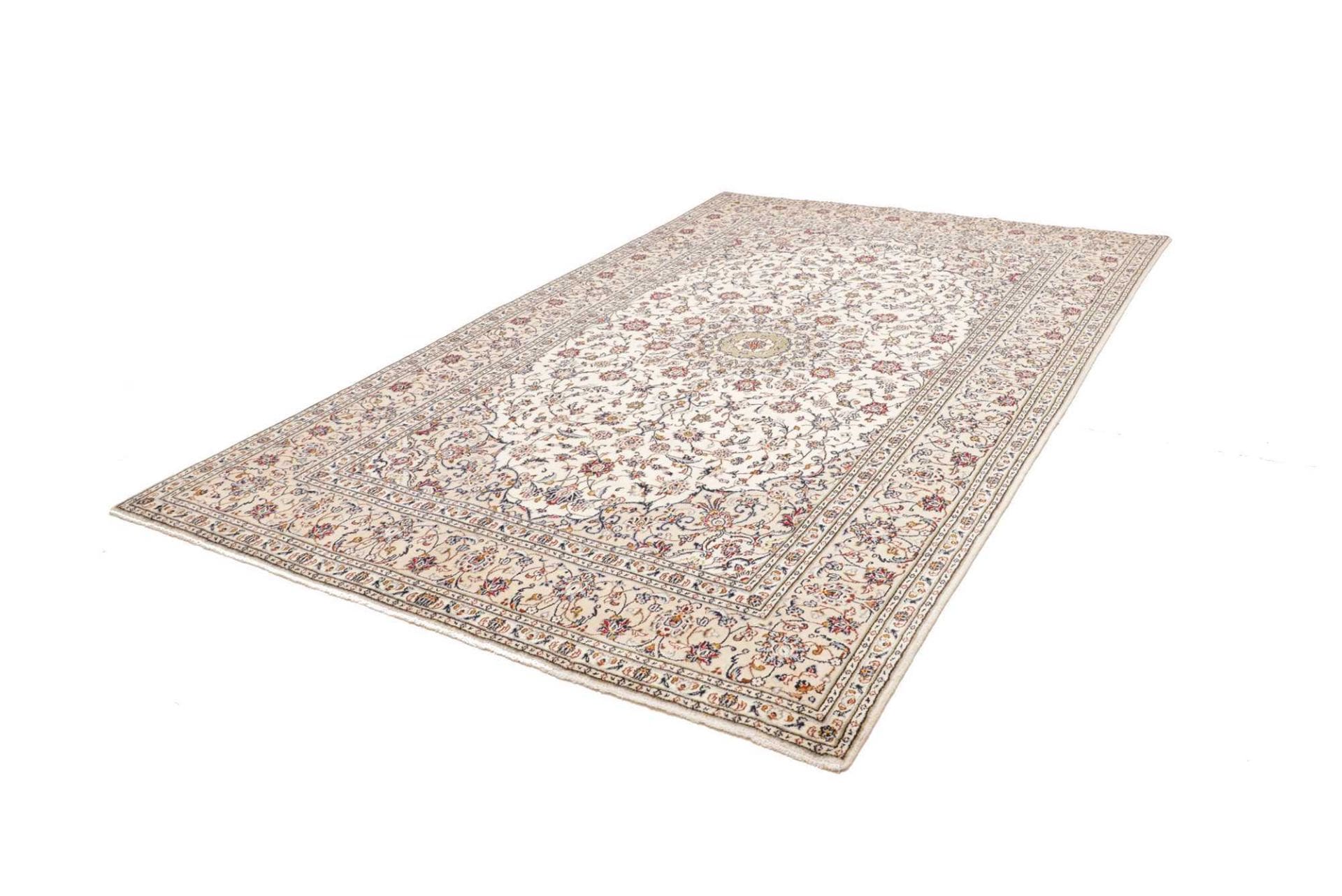 Alternative view of Kashan Persian Rug 196 × 299 cm in Wool, hand-knotted