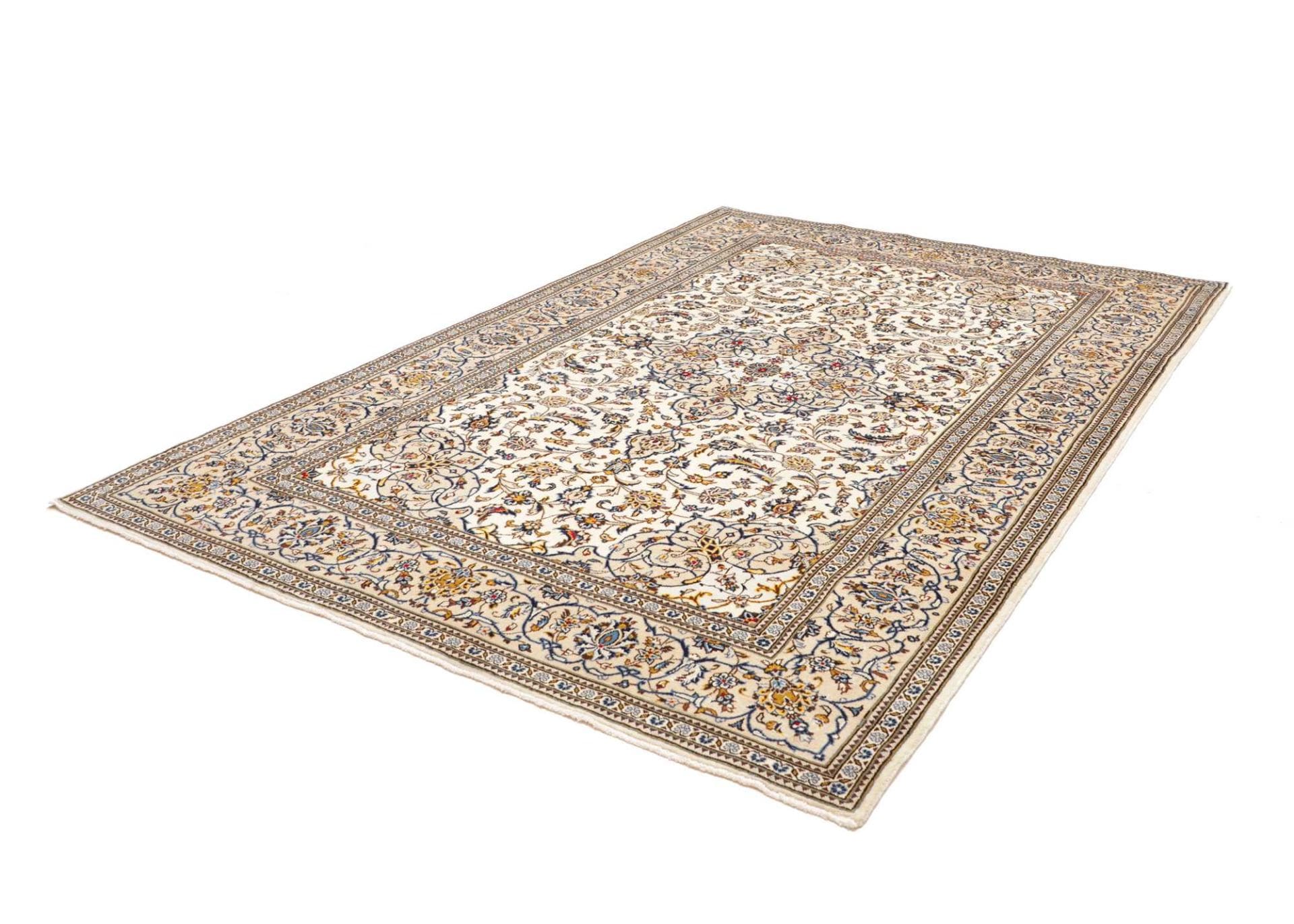 Alternative view of Kashan Persian Rug 205 × 299 cm in Wool, hand-knotted
