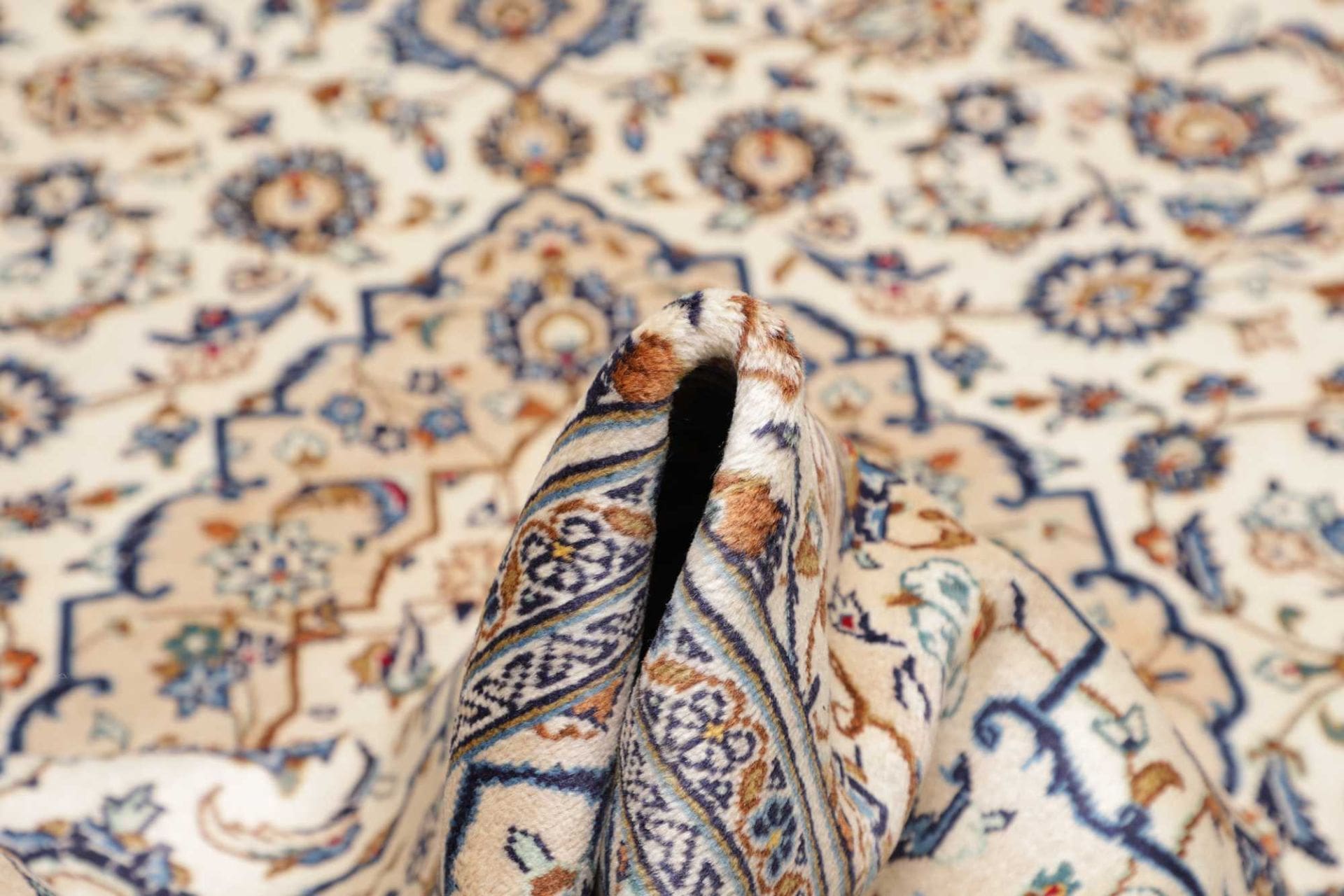 Hand-Knotted Kashan Persian Rug, 203 × 302 cm, Wool - Image 9
