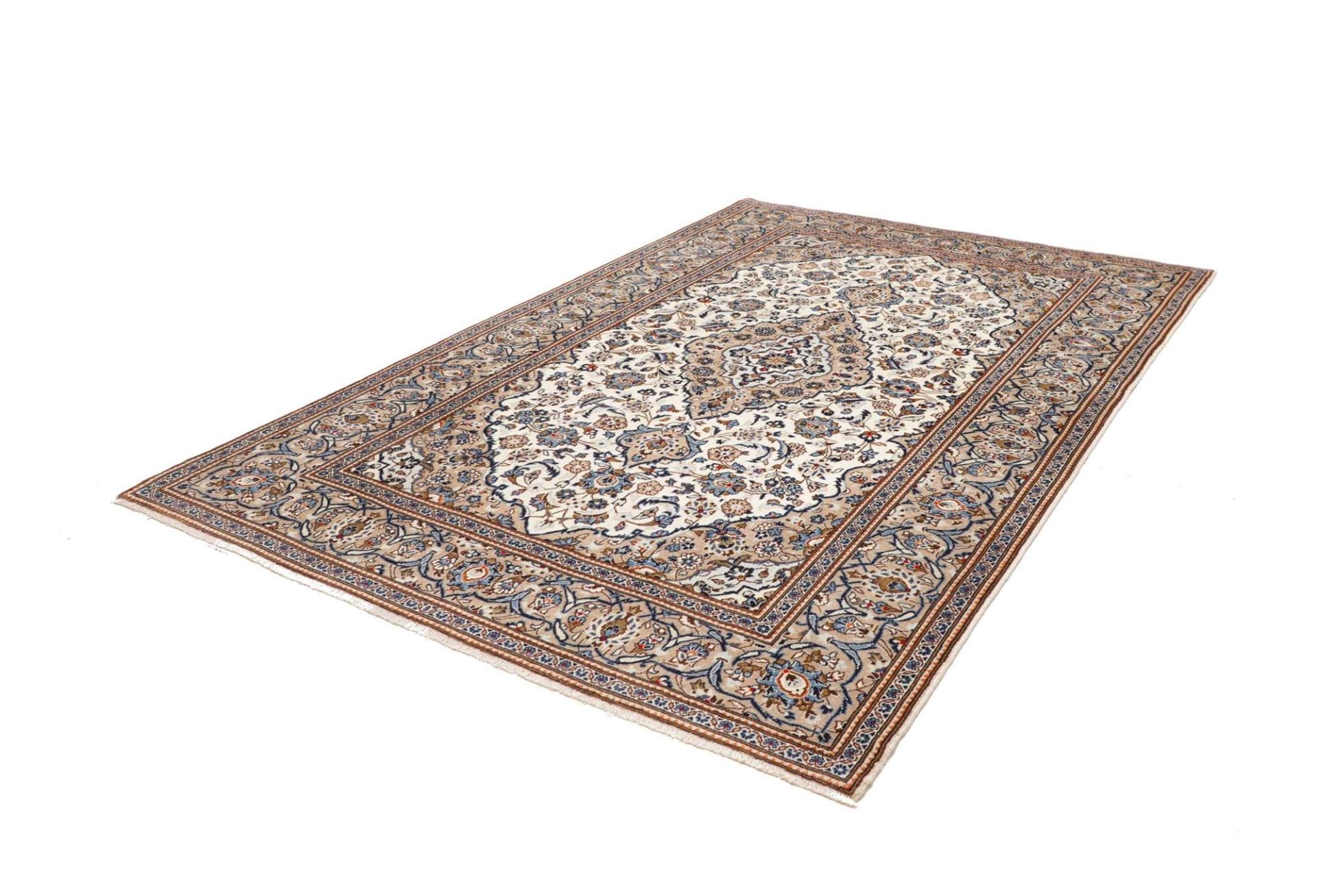 Alternative view of Kashan Persian Rug 196 × 296 cm in Wool, hand-knotted