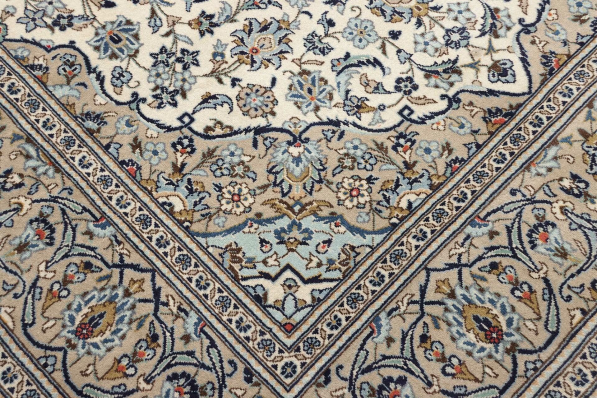 Hand-Knotted Kashan Persian Rug, 203 × 321 cm, Wool - Image 6