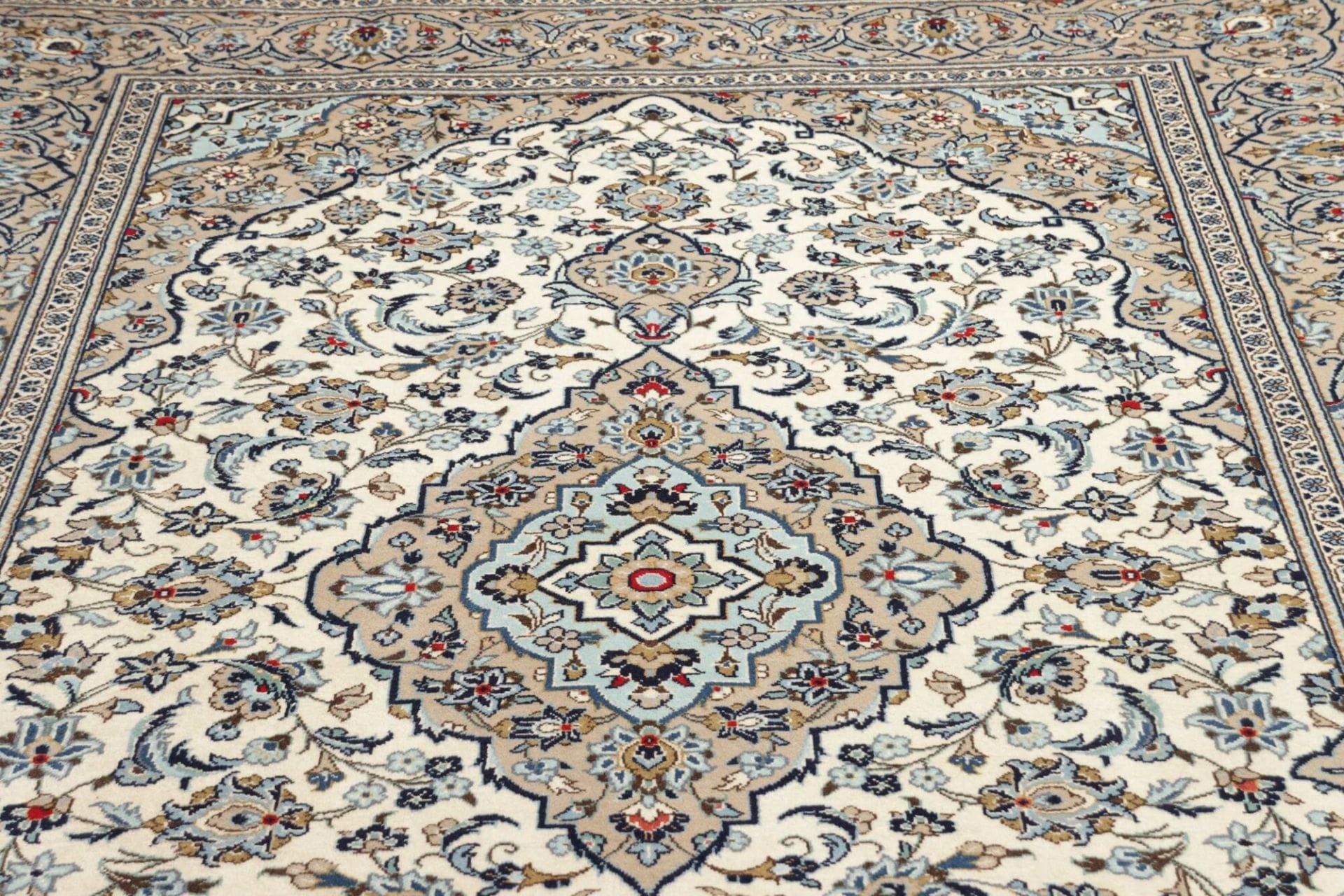 Hand-Knotted Kashan Persian Rug, 203 × 321 cm, Wool - Image 8