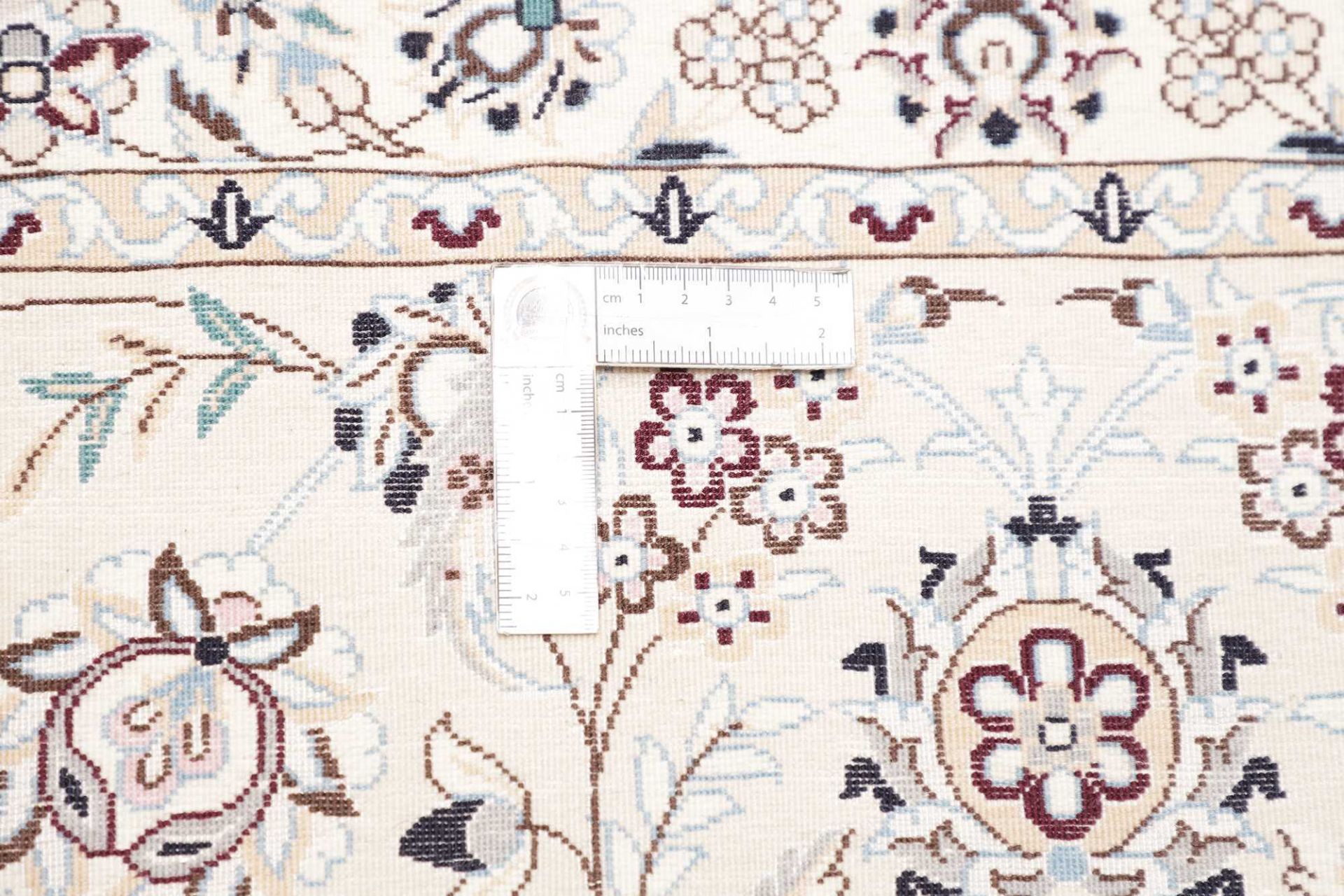Nain Persian Rug 257 × 368 cm in Wool, hand-knotted - Image 12