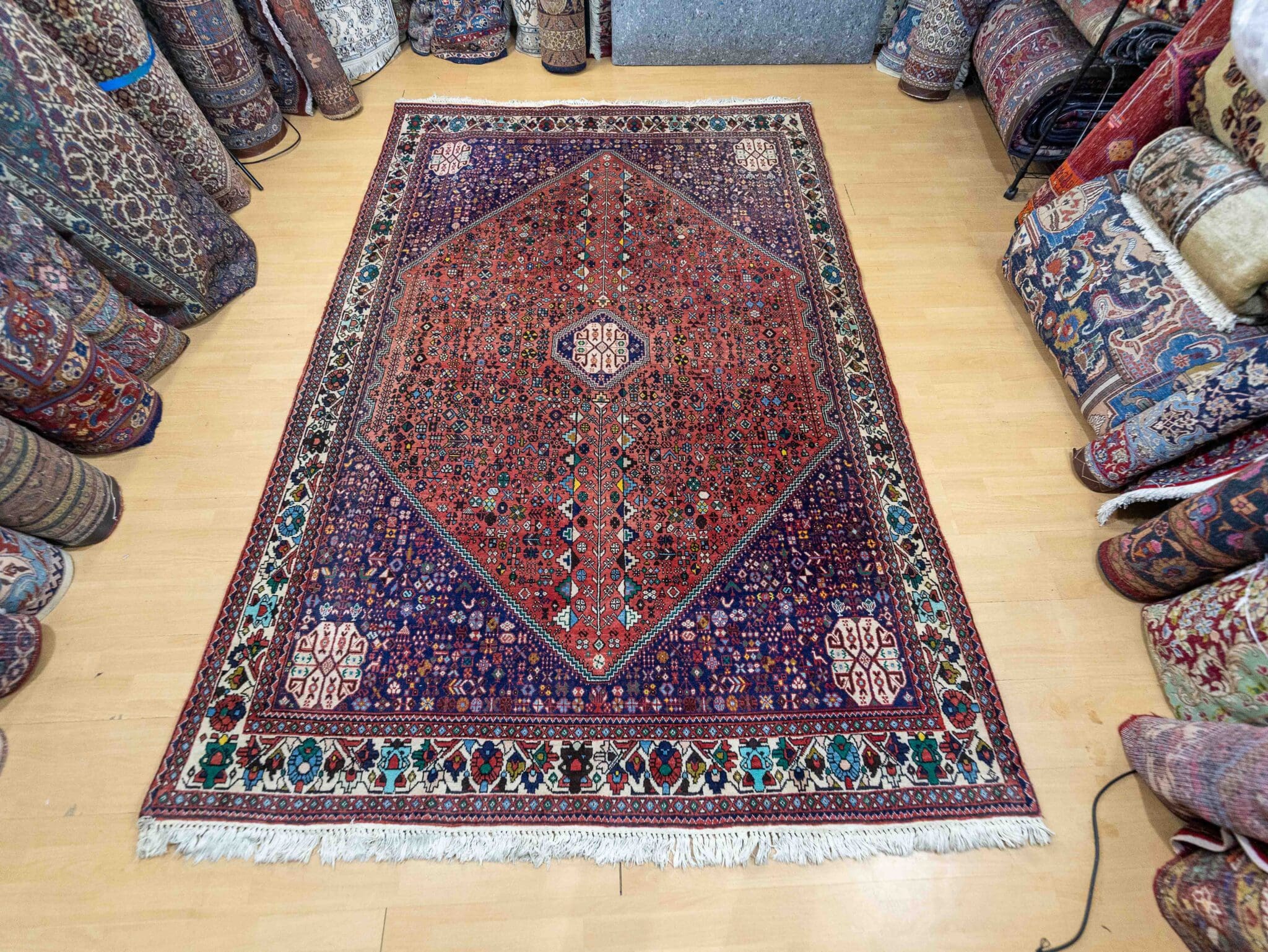 Alternative view of Shiraz Persian Rug 280 × 193 cm in Wool, hand-knotted