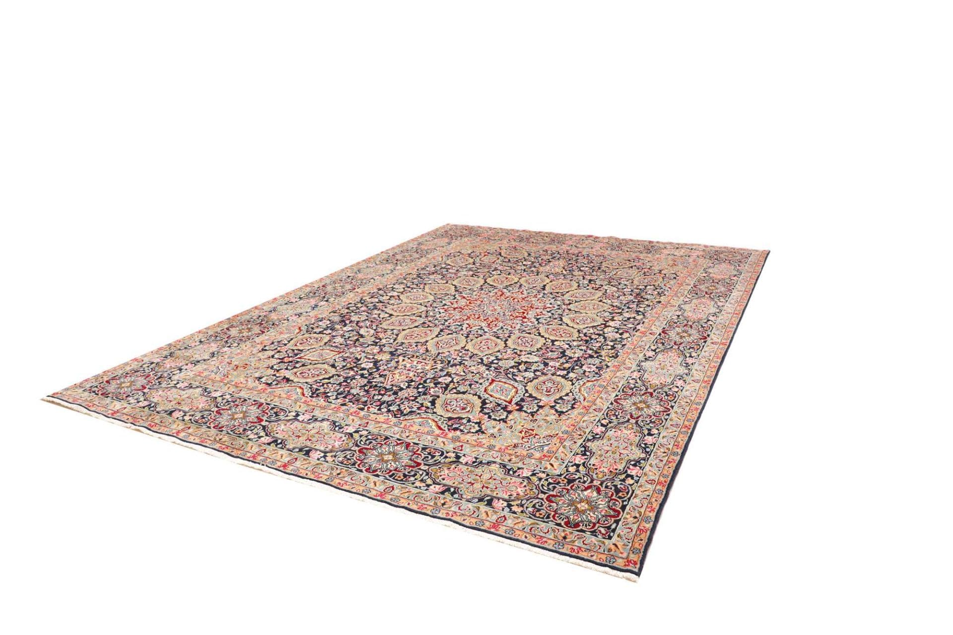 Alternative view of Kerman Persian Rug 279 × 377 cm in Wool, hand-knotted
