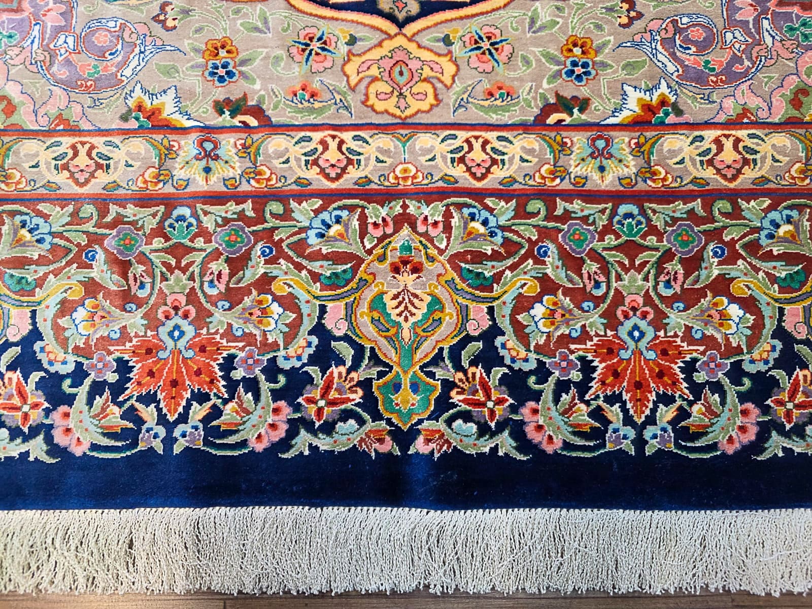 Isfahan Persian Rug 200 × 140 cm in Wool & Silk, hand-knotted - Image 5
