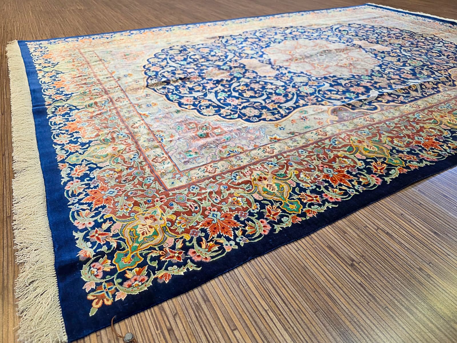 Isfahan Persian Rug 200 × 140 cm in Wool & Silk, hand-knotted - Image 6