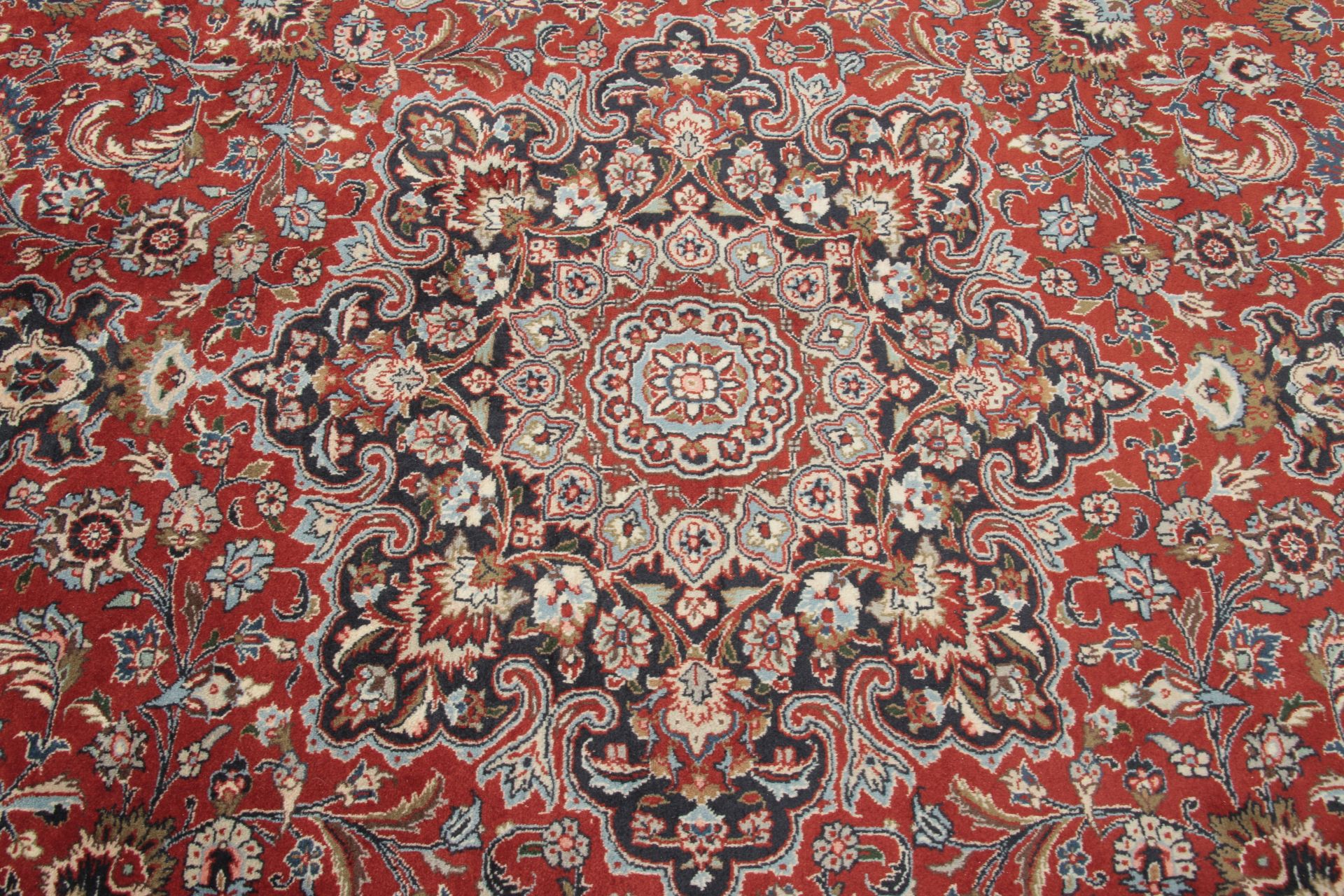 Alternative view of Wool Sarouk Persian Rug 245 × 345 cm, hand-knotted