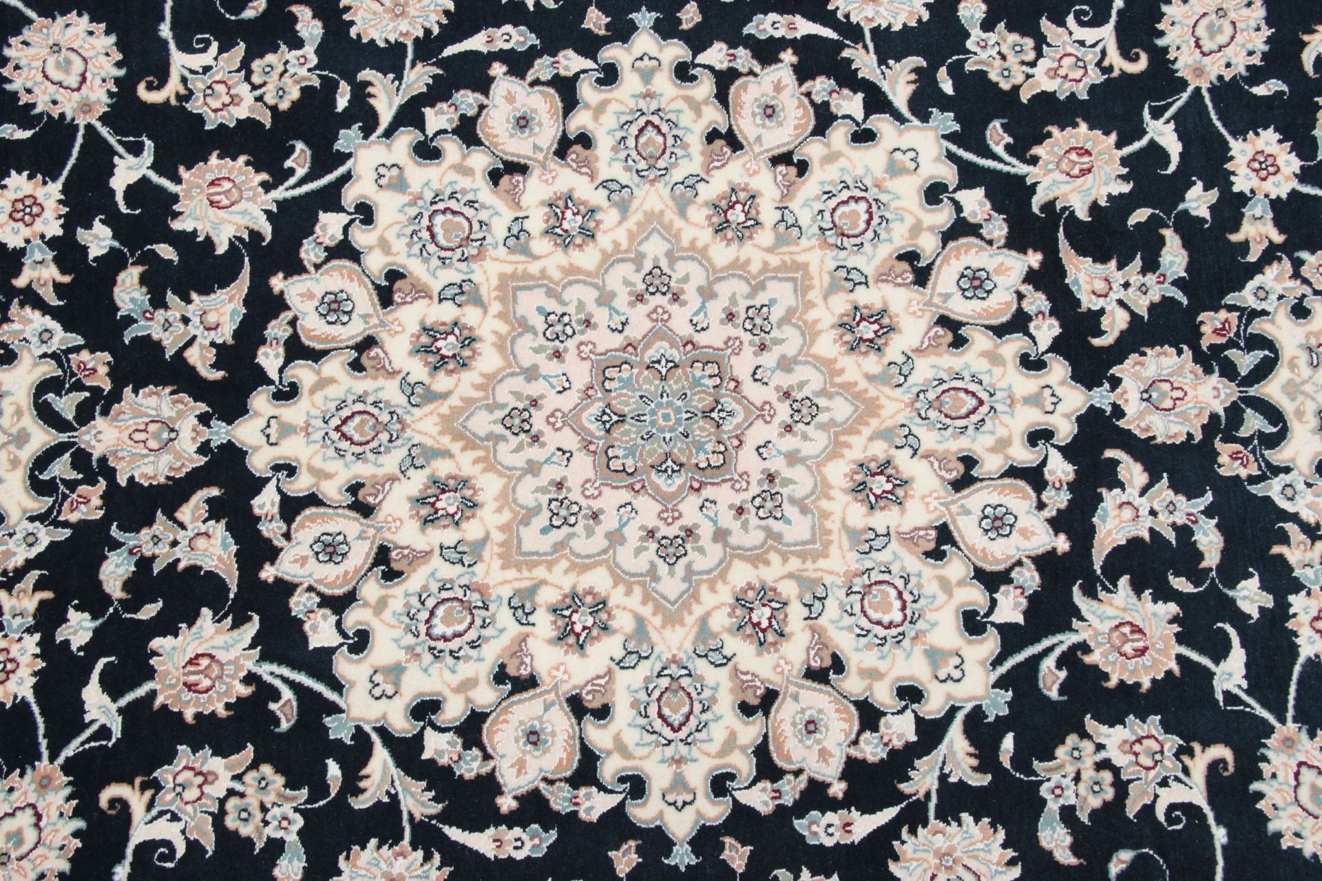 Wool & Silk Isfahan Persian Rug 200 × 315 cm, hand-knotted - Image 3