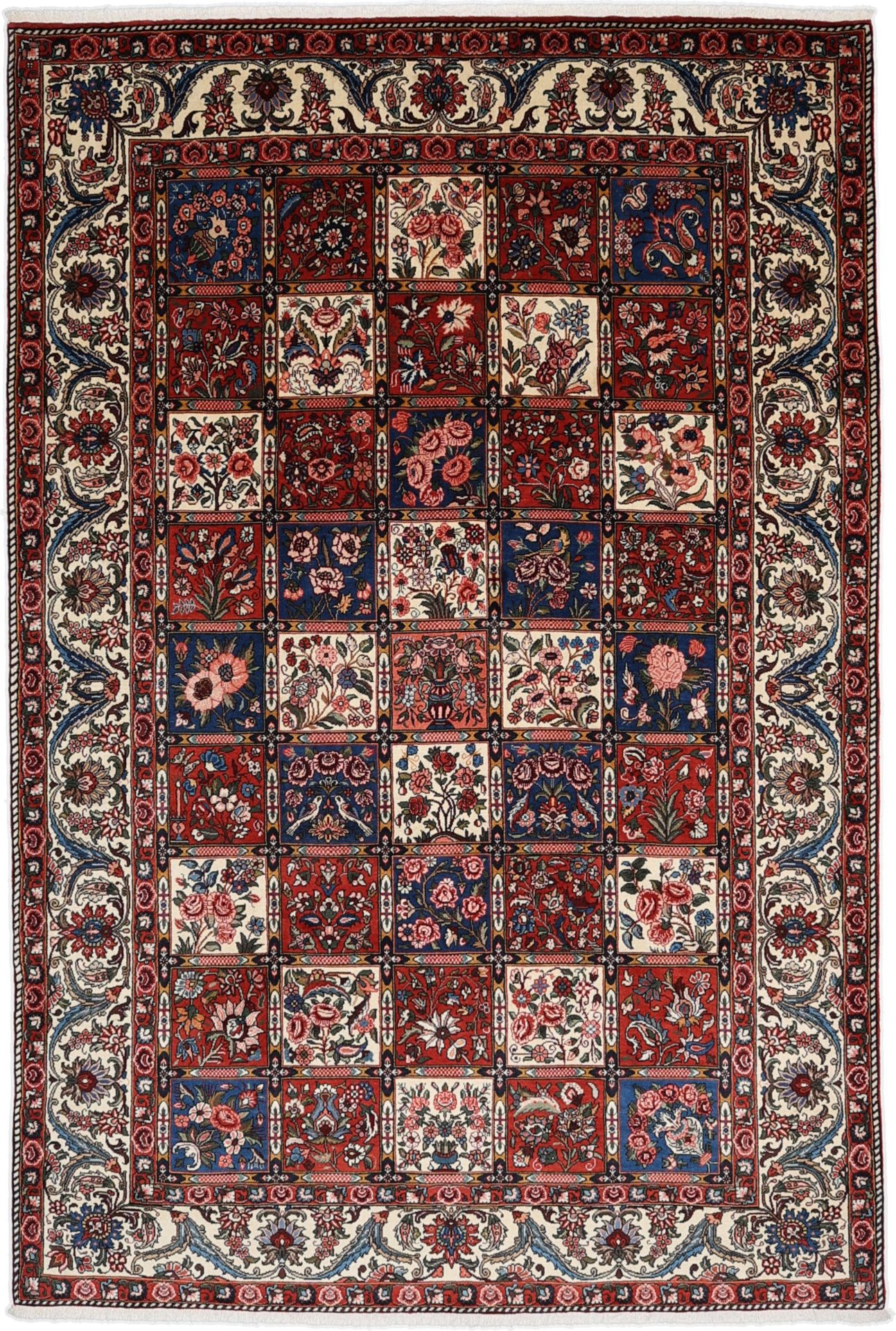 Wool Bakhtiari Persian Rug 205 × 302 cm, hand-knotted