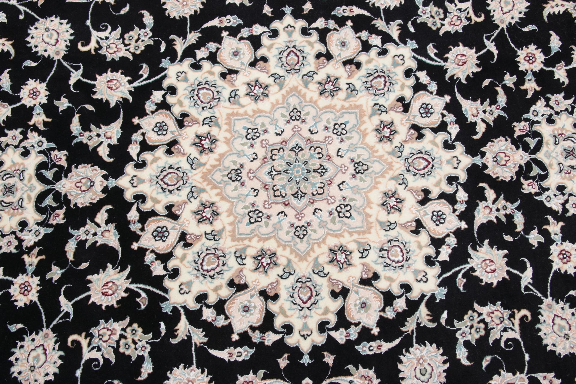 Isfahan Persian Rug 202 × 302 cm in Wool & Silk, hand-knotted - Image 3