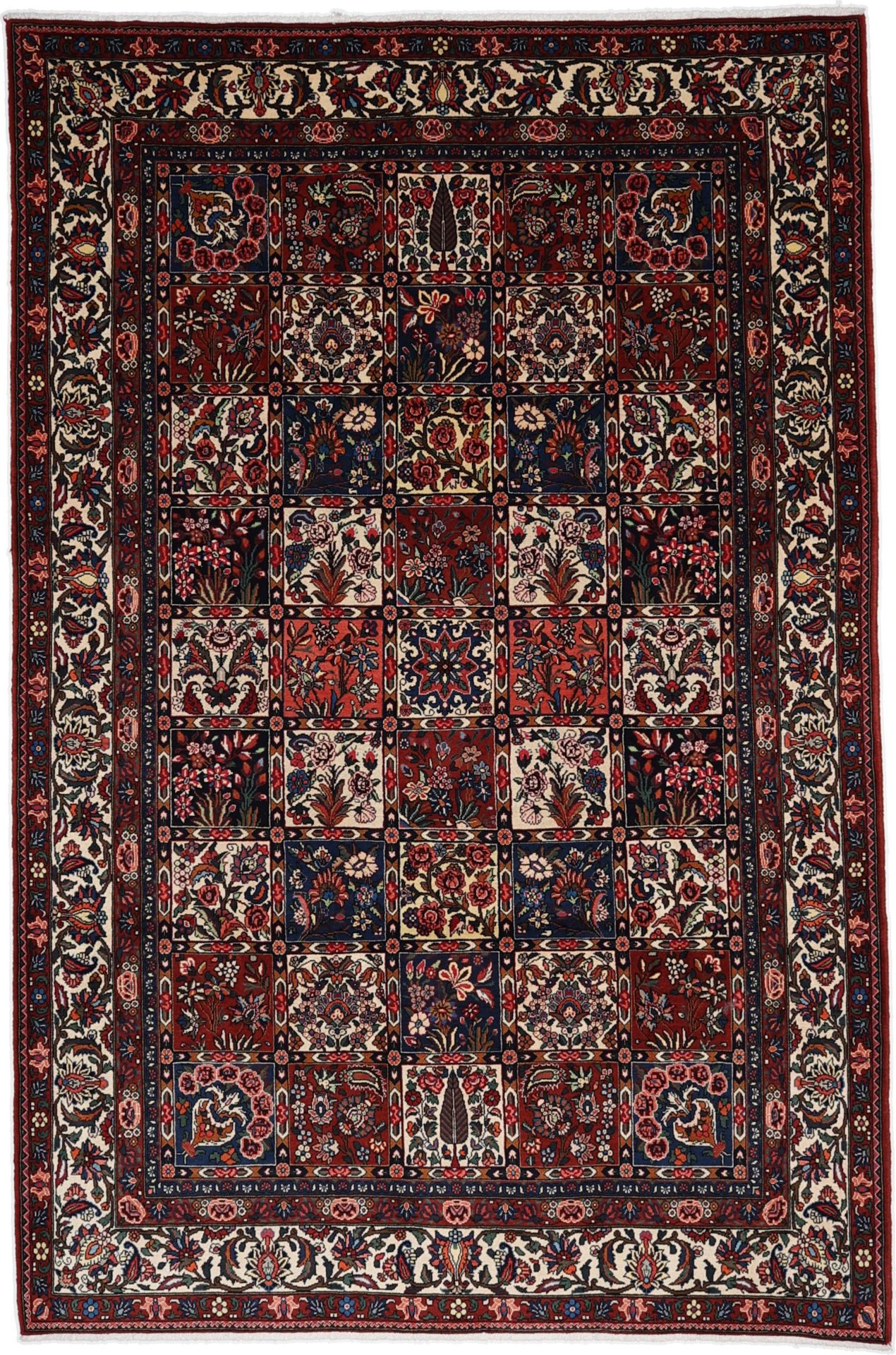 Wool Bakhtiari Persian Rug 205 × 315 cm, hand-knotted