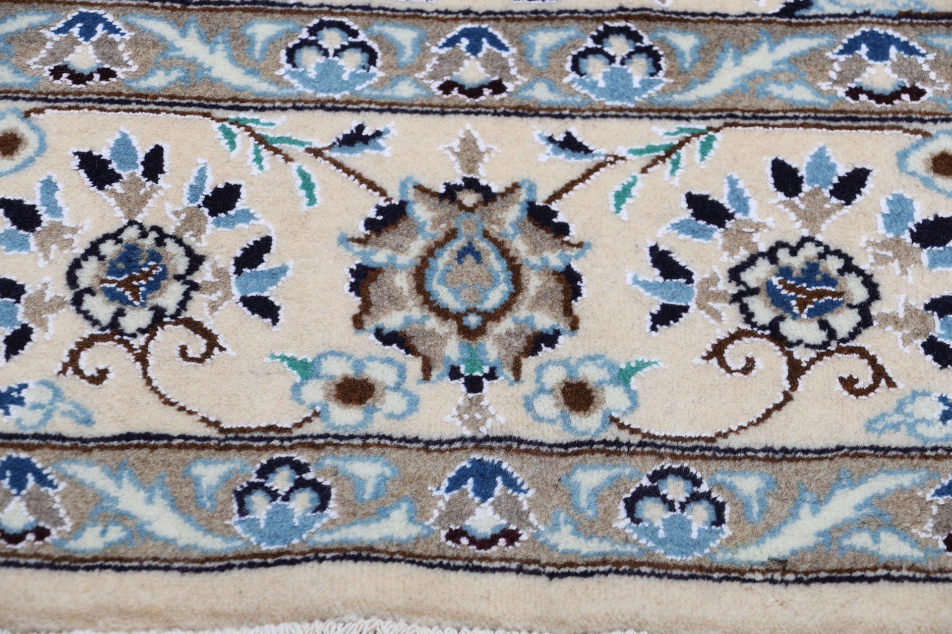 Hand-Knotted Nain Persian Rug, 193 × 300 cm, Wool - Image 7