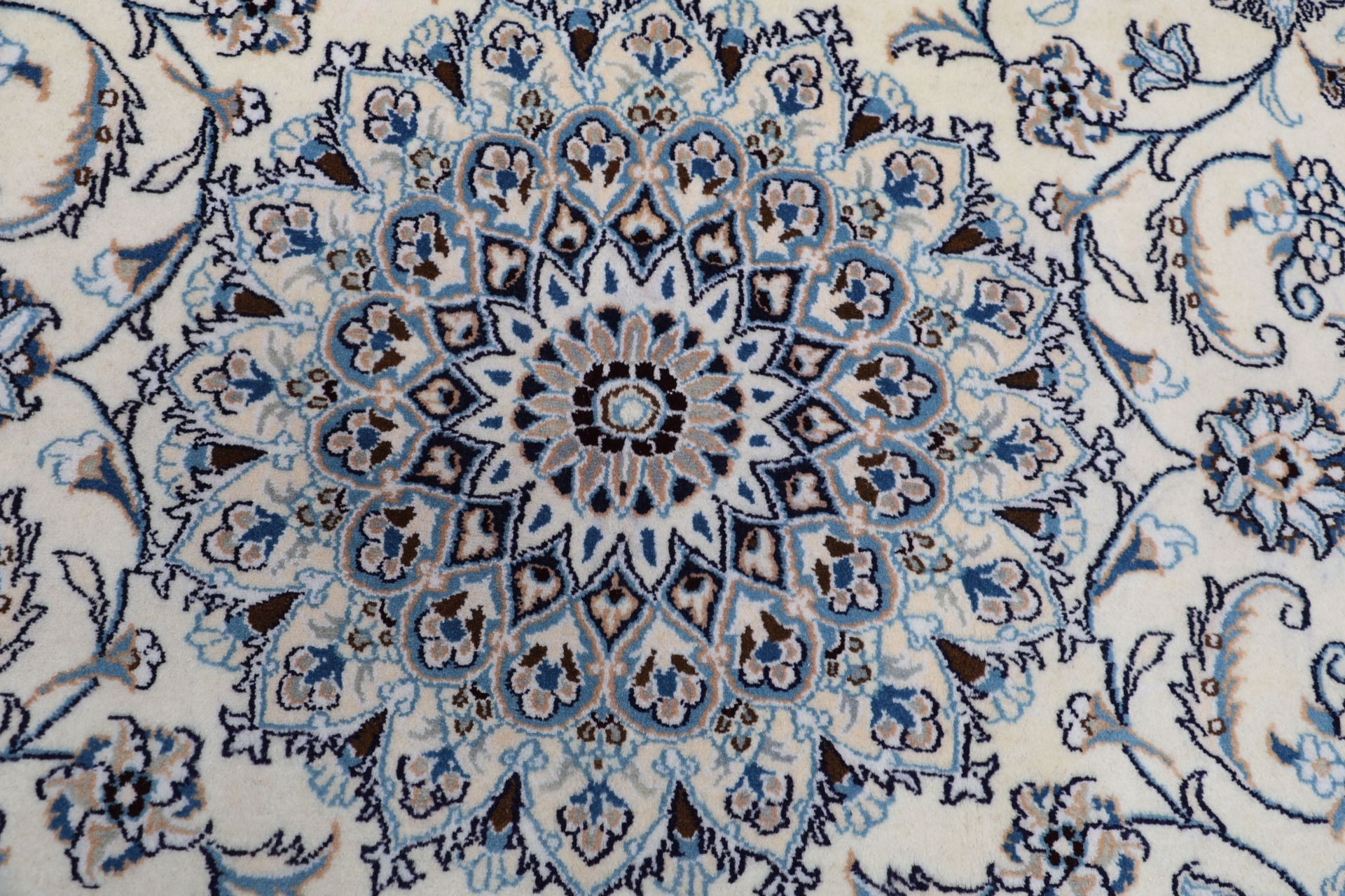 Hand-Knotted Nain Persian Rug, 196 × 306 cm, Wool - Image 9