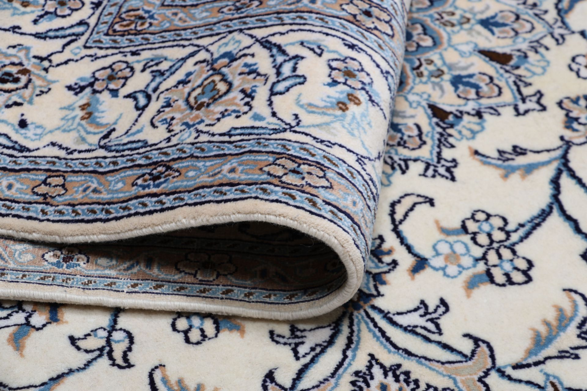 Hand-Knotted Nain Persian Rug, 196 × 306 cm, Wool - Image 10