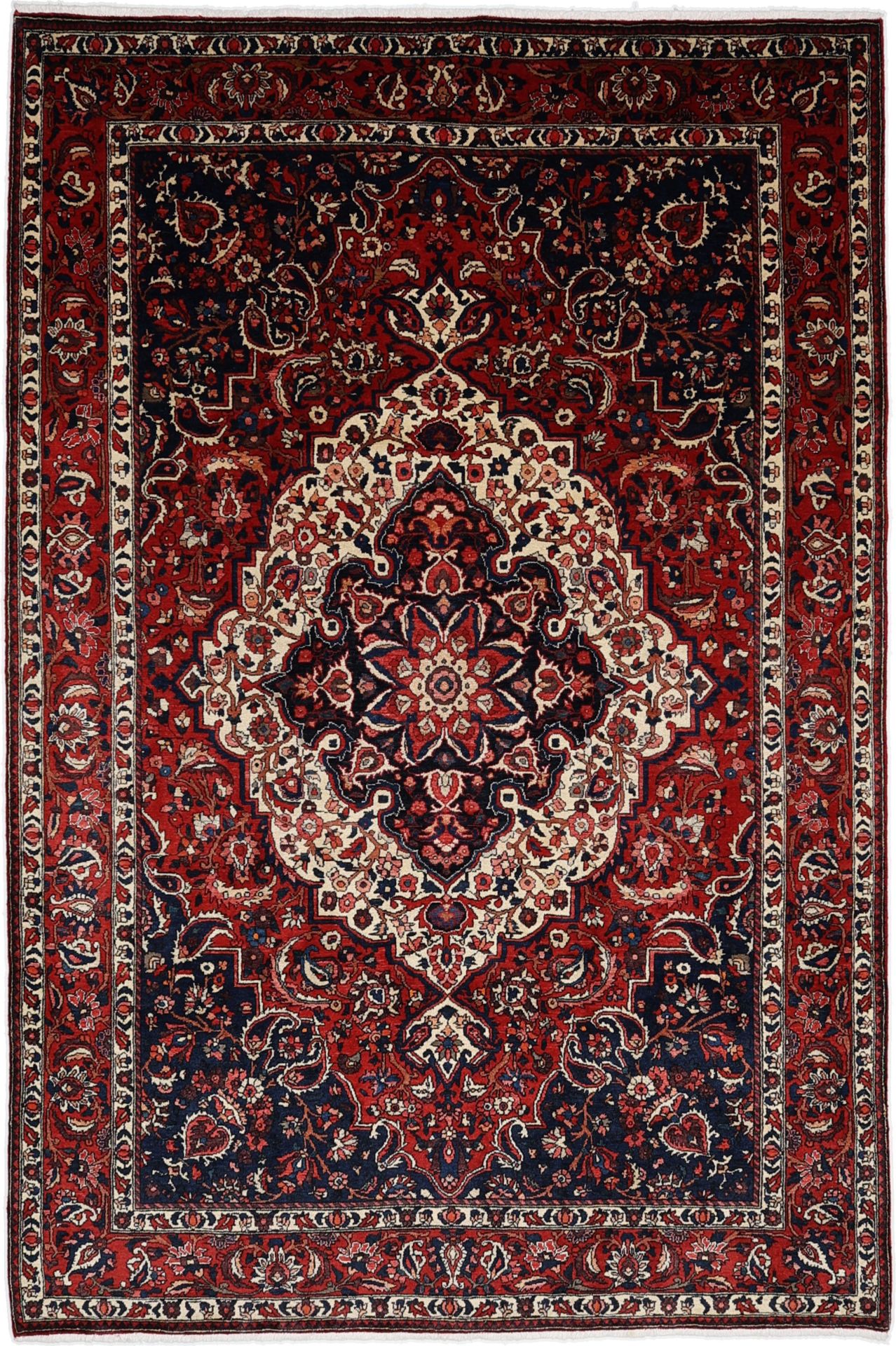 Wool Bakhtiari Persian Rug 212 × 318 cm, hand-knotted
